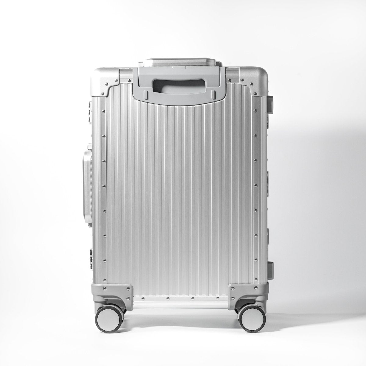 <1月25日〜順次出荷>Stripe Aluminum Suitcase(Silver) Op.13 - aucentic