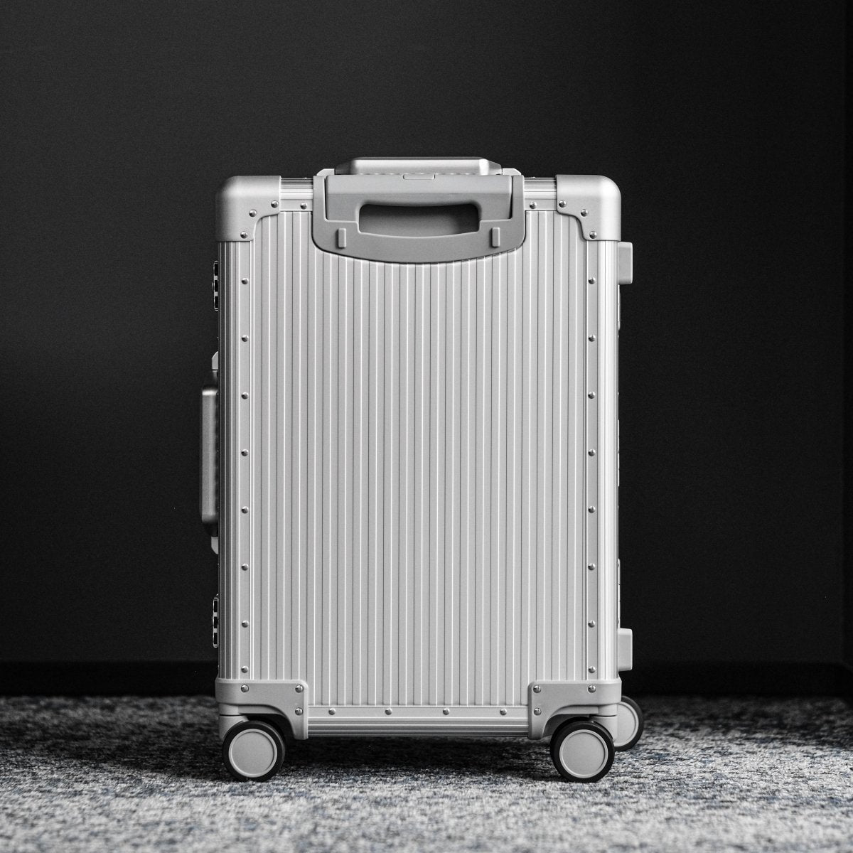 <1月25日〜順次出荷>Stripe Aluminum Suitcase(Silver) Op.13 - aucentic