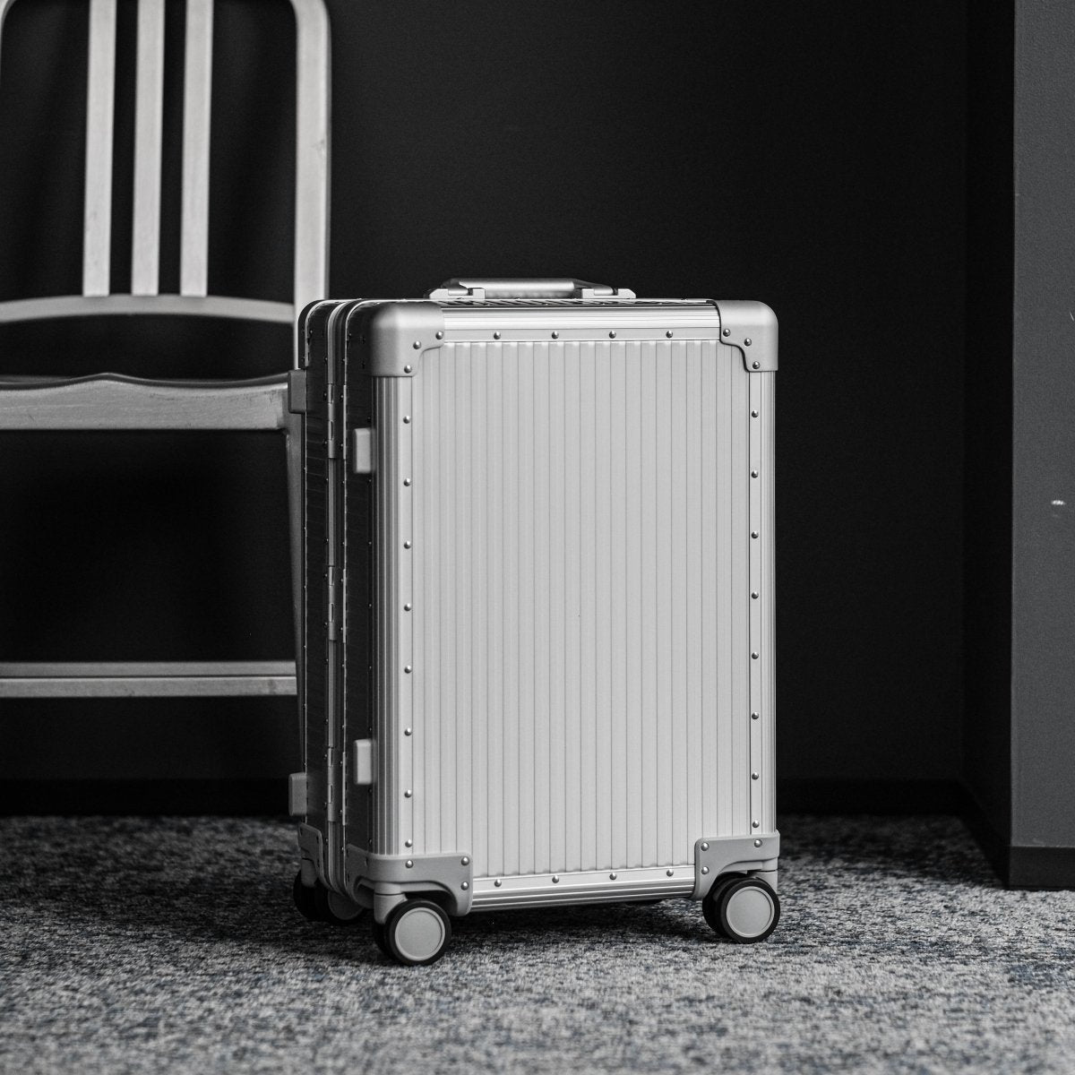 <1月25日〜順次出荷>Stripe Aluminum Suitcase(Silver) Op.13 - aucentic