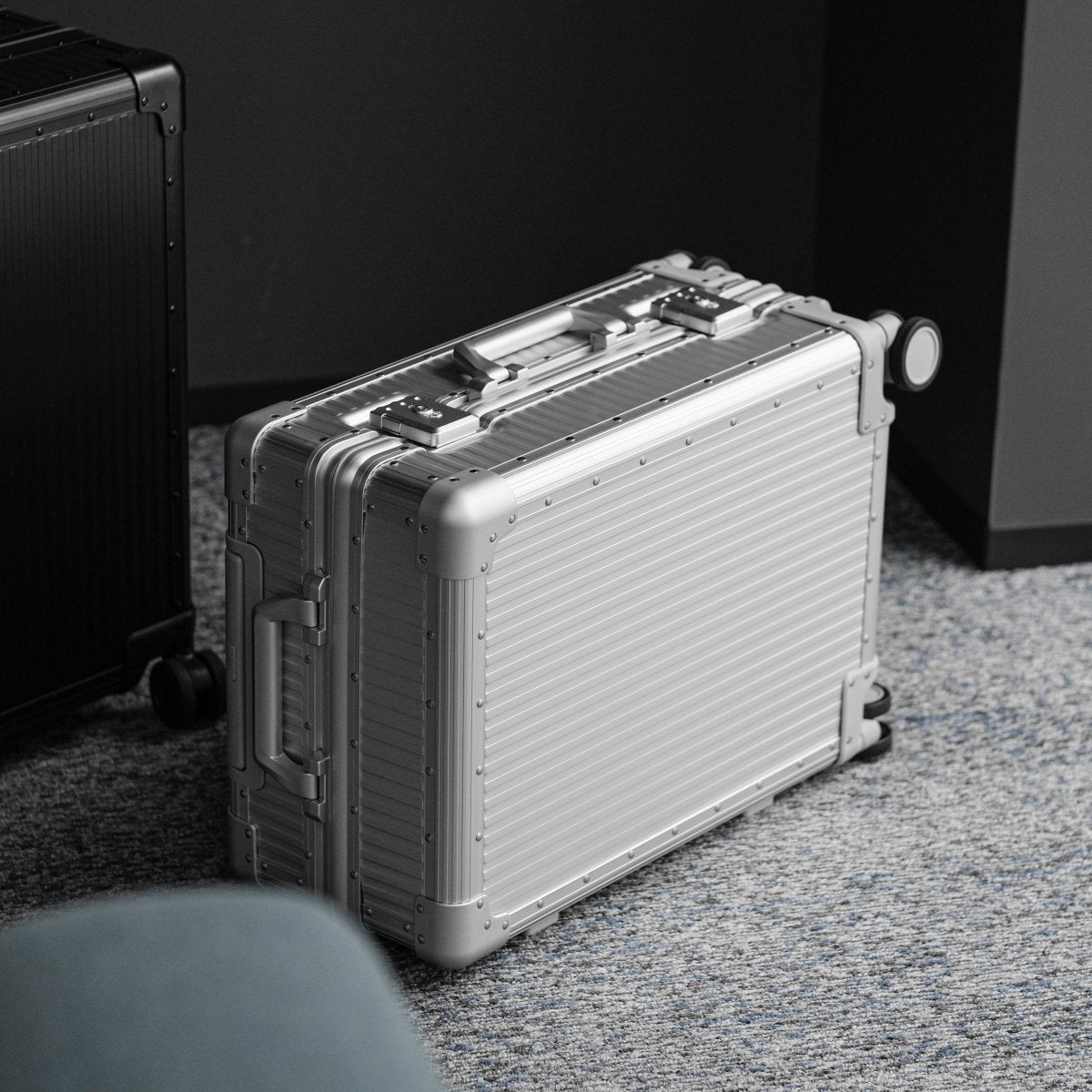 <1月25日〜順次出荷>Stripe Aluminum Suitcase(Silver) Op.13 - aucentic