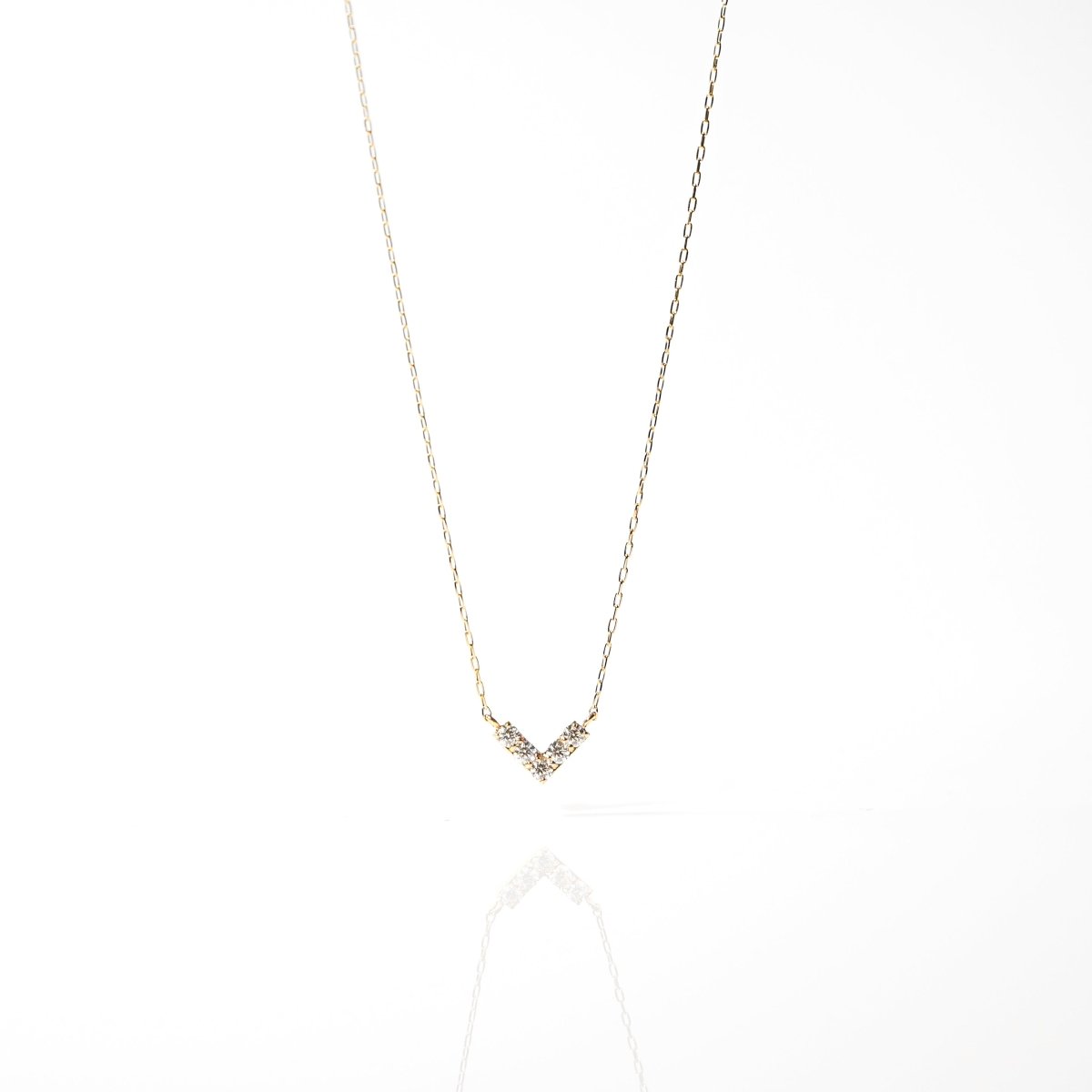 18K 0.10ct V Shaped Diamond Necklace - aucentic