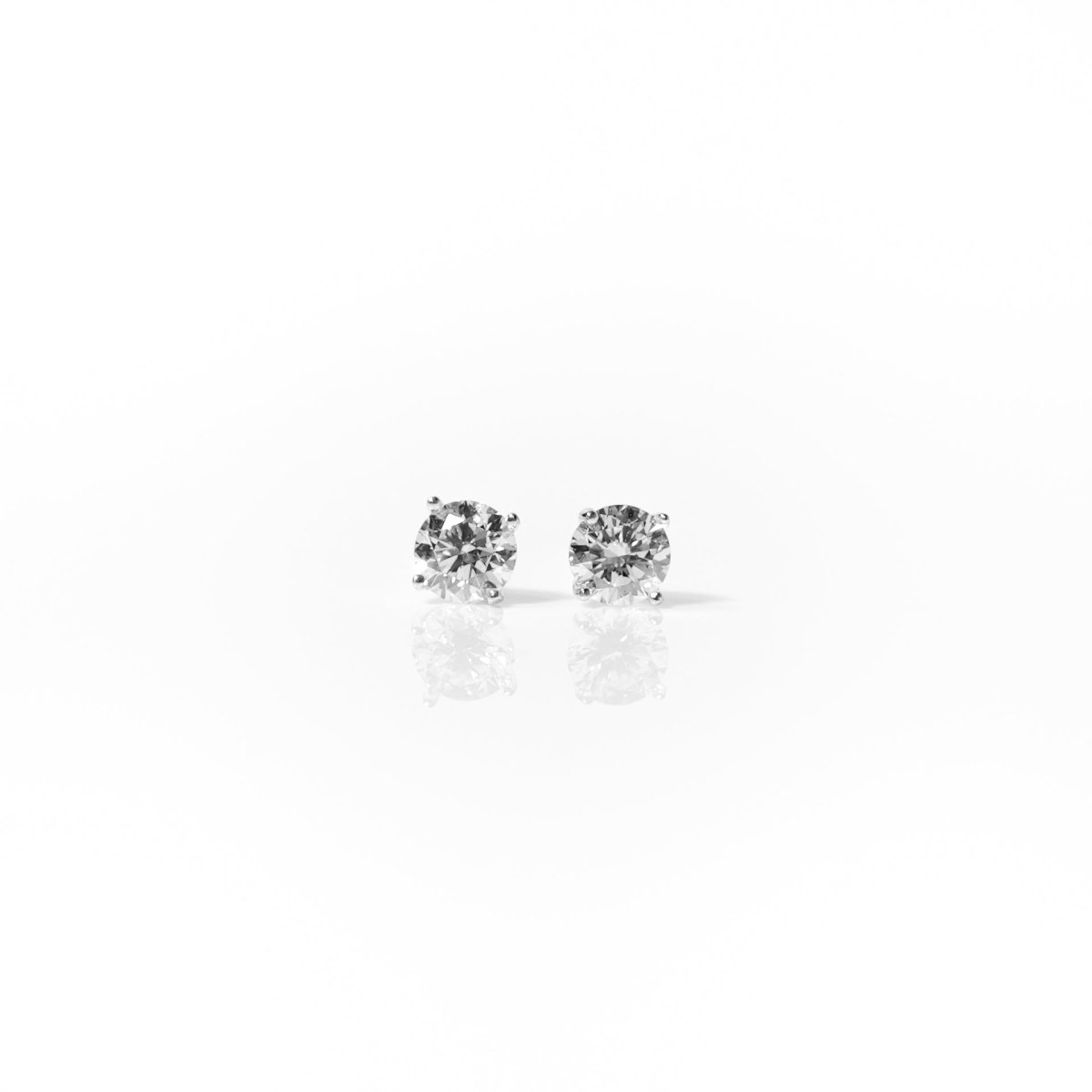 18K 0.3ct Lab Grown Diamond Studs - Single claw (WG) - aucentic