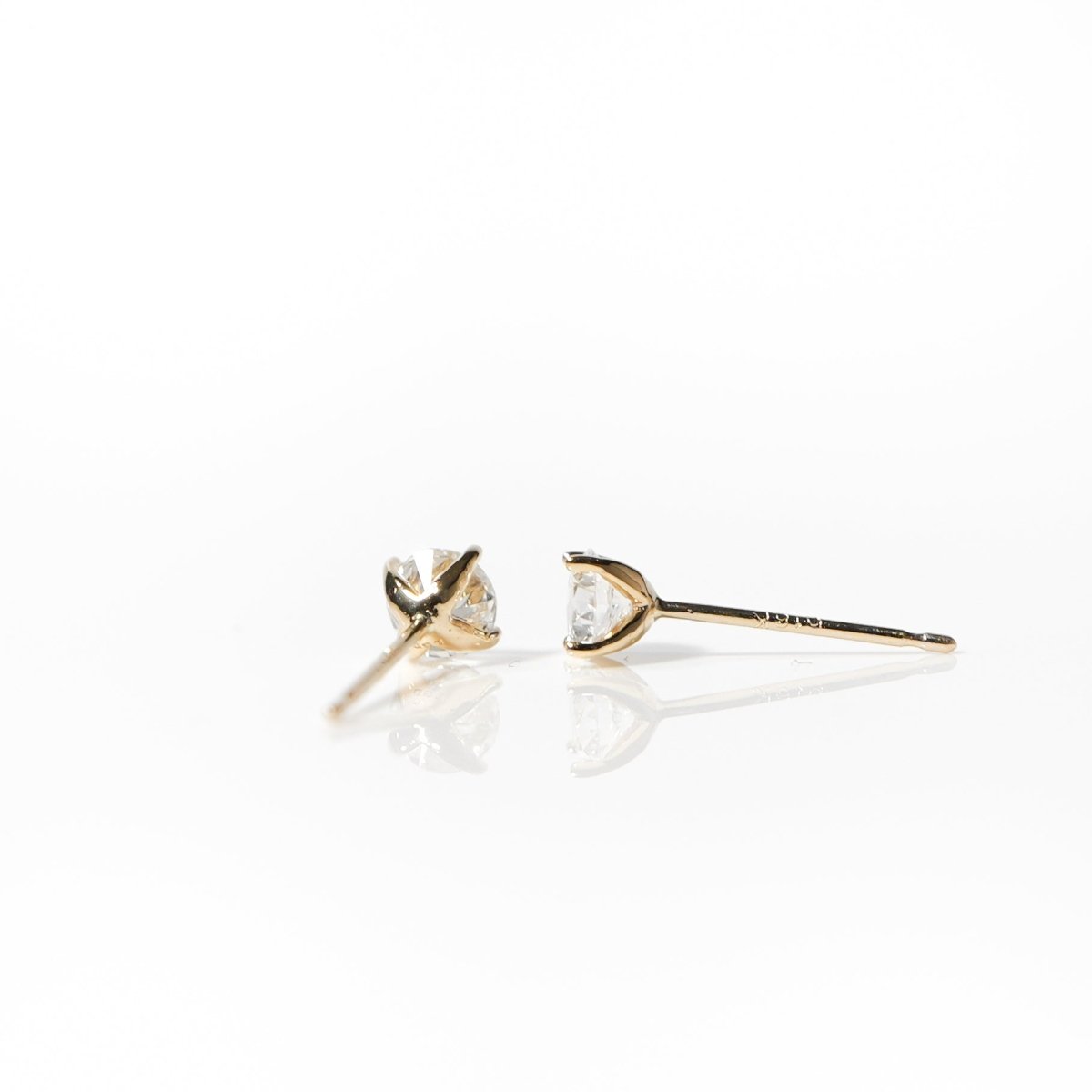 18K 0.3ct Lab Grown Diamond Studs - Single claw (YG) - aucentic