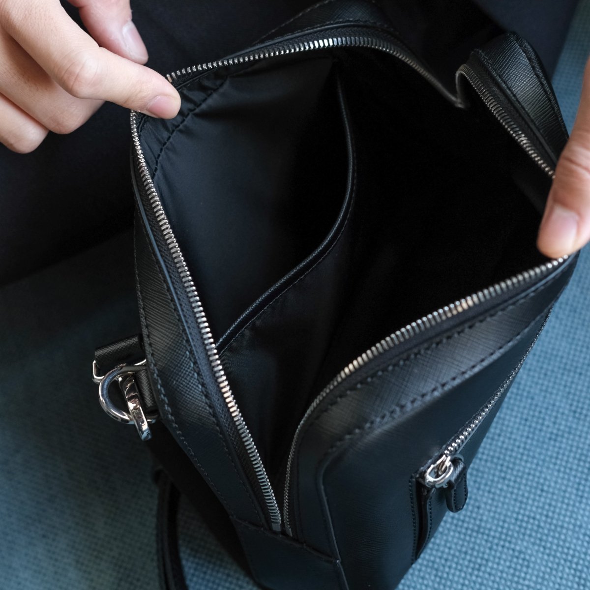 <受注生産5月19日〜順次出荷>Italian Saffiano Leather Crossbody Bag (Black) - aucentic
