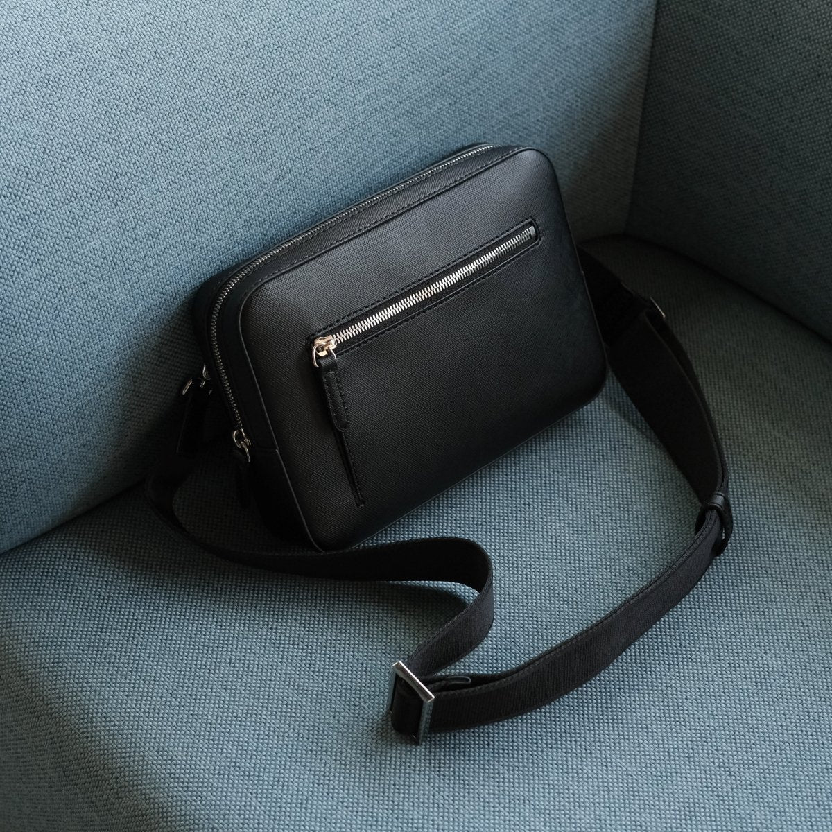 <受注生産5月19日〜順次出荷>Italian Saffiano Leather Crossbody Bag (Black) - aucentic