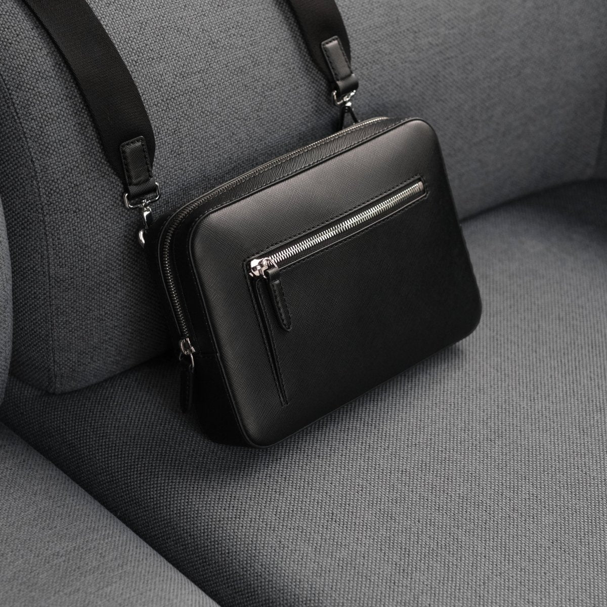 <受注生産5月25日〜順次出荷>Italian Saffiano Leather Crossbody Bag (Black) - aucentic