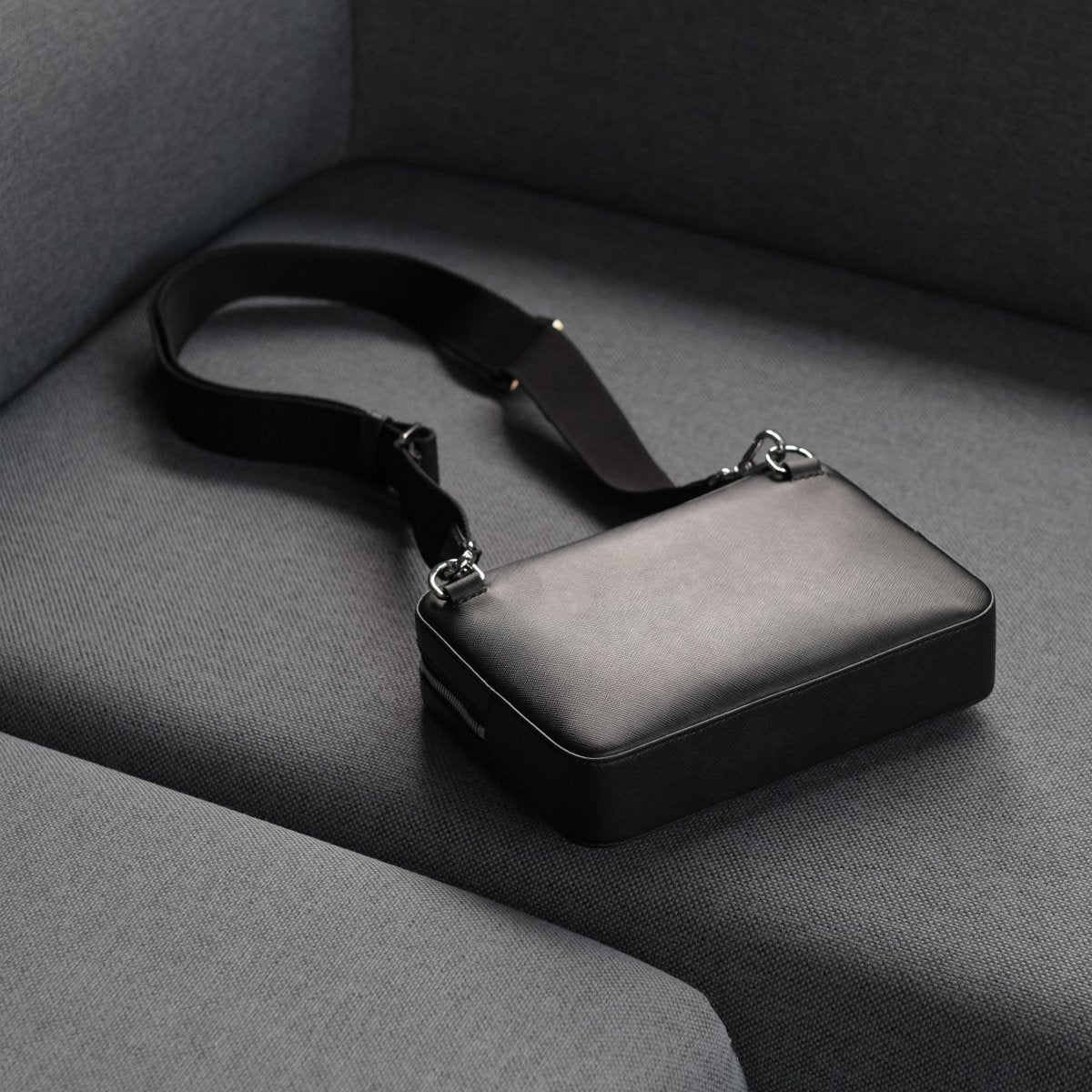 【希少】東洋エンタープライズ カーフレザー ボディバッグ スタッズ ブラック STACKERS】クロスボディバッグ Cross Body Bag ブラック Black