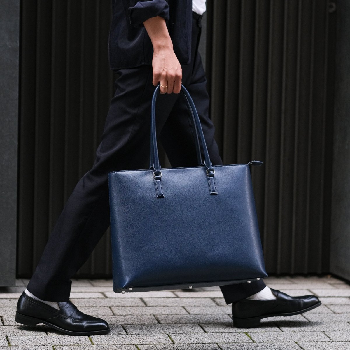 <受注生産 5月25日より順次配送>Italian Saffiano Leather Tote (Navy) - aucentic