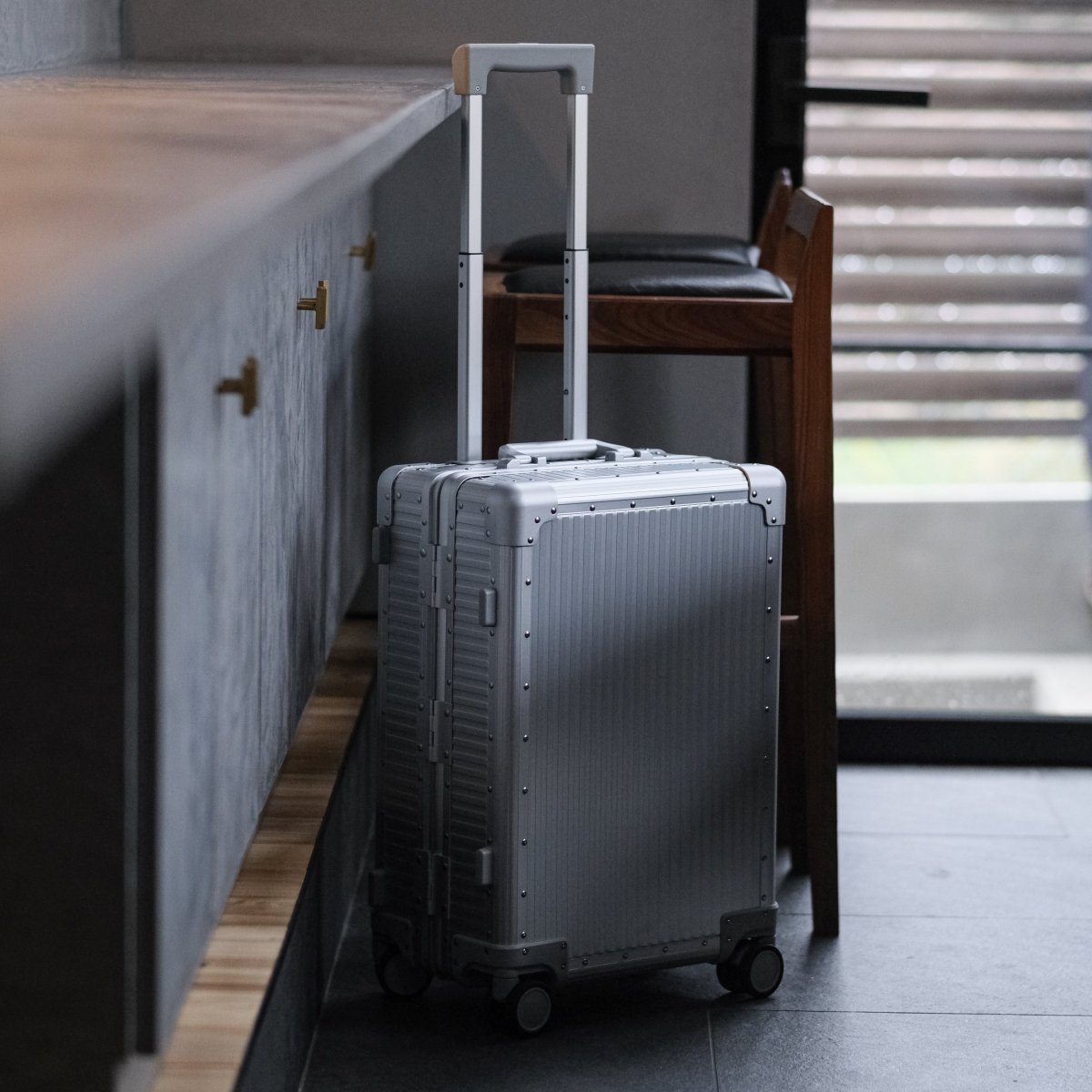 Stripe Aluminum Suitcase(Silver)