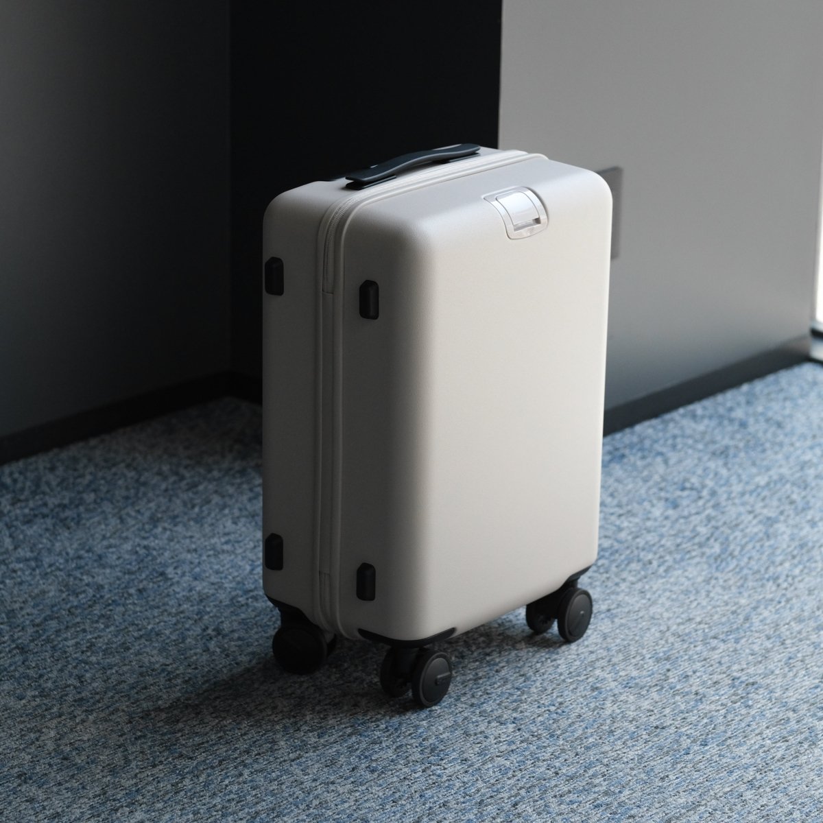 <受注生産：7月22日より順次発送予定>Essential Luxe Suitcase (Beige) - aucentic