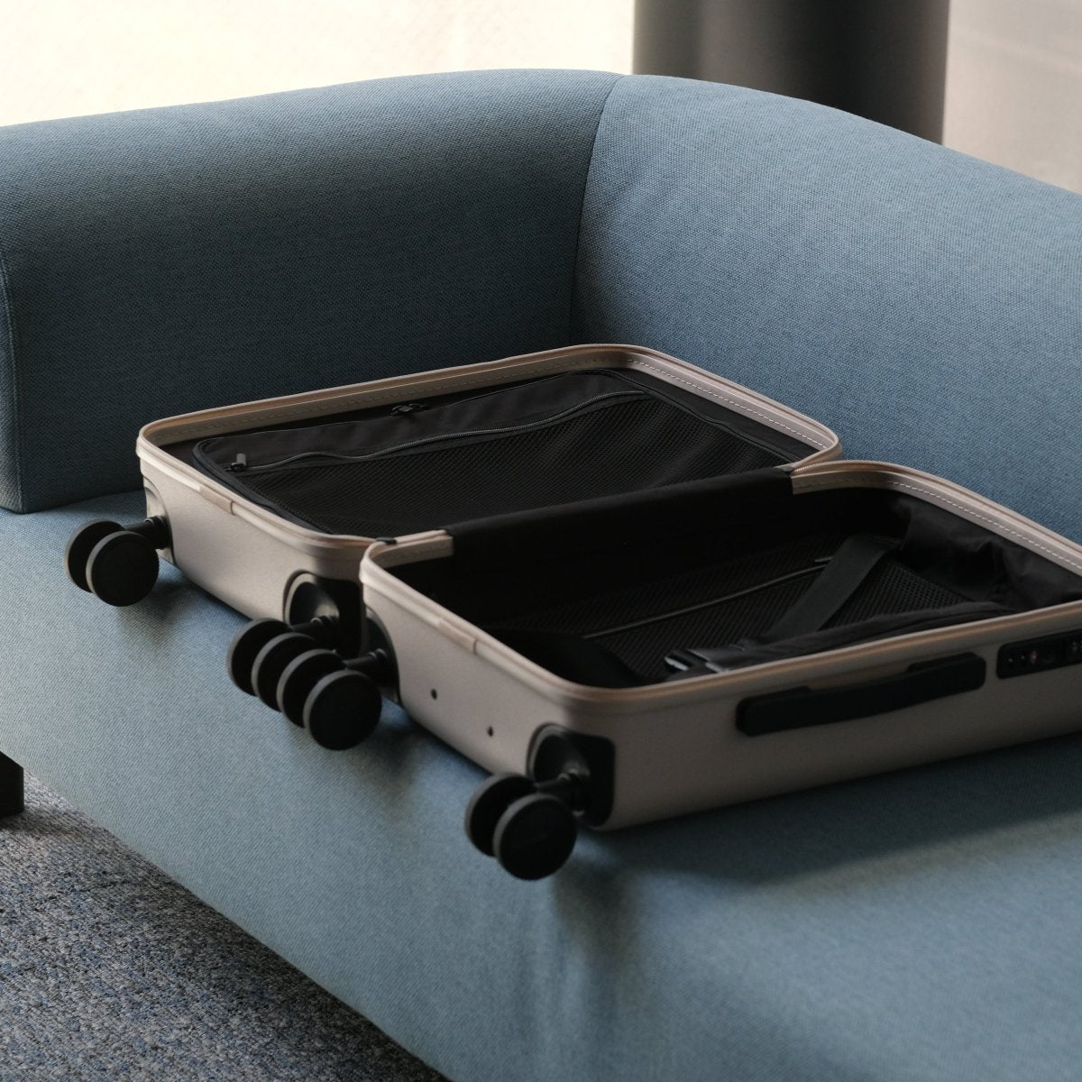 <受注生産：7月22日より順次発送予定>Essential Luxe Suitcase (Beige) - aucentic