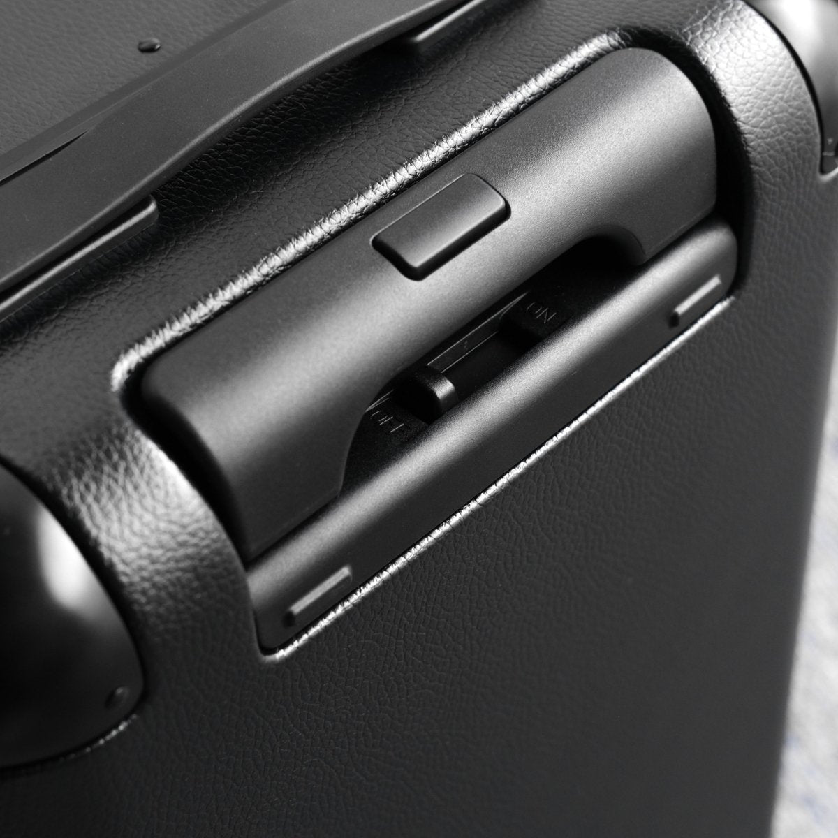 ＜受注生産：7月28日より順次発送予定＞Grain Luxe Suitcase (Black) - aucentic