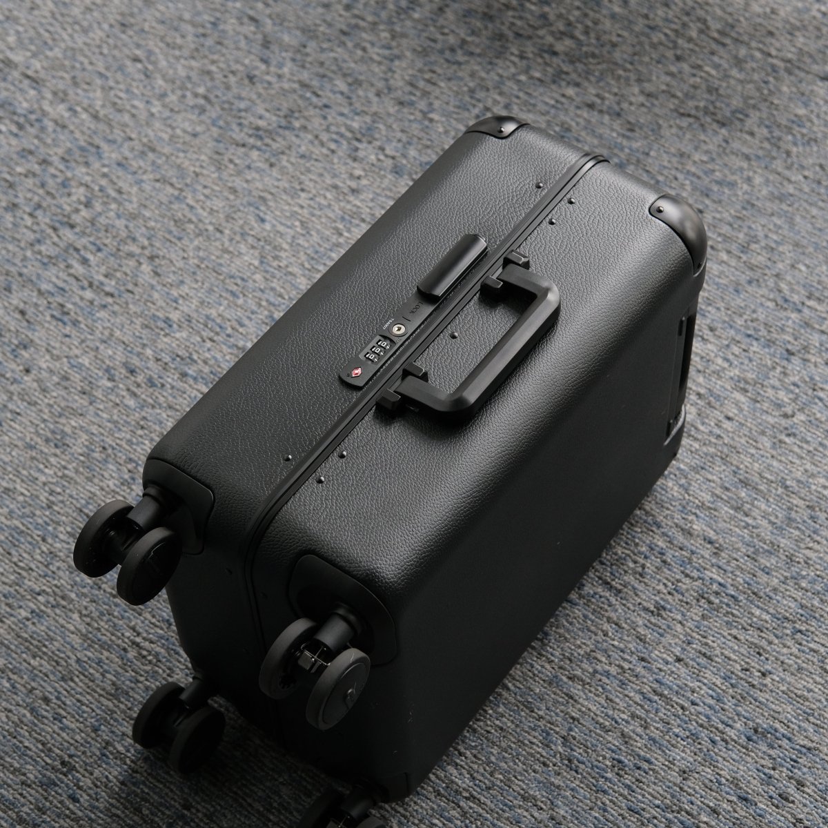＜受注生産：7月28日より順次発送予定＞Grain Luxe Suitcase (Black) - aucentic