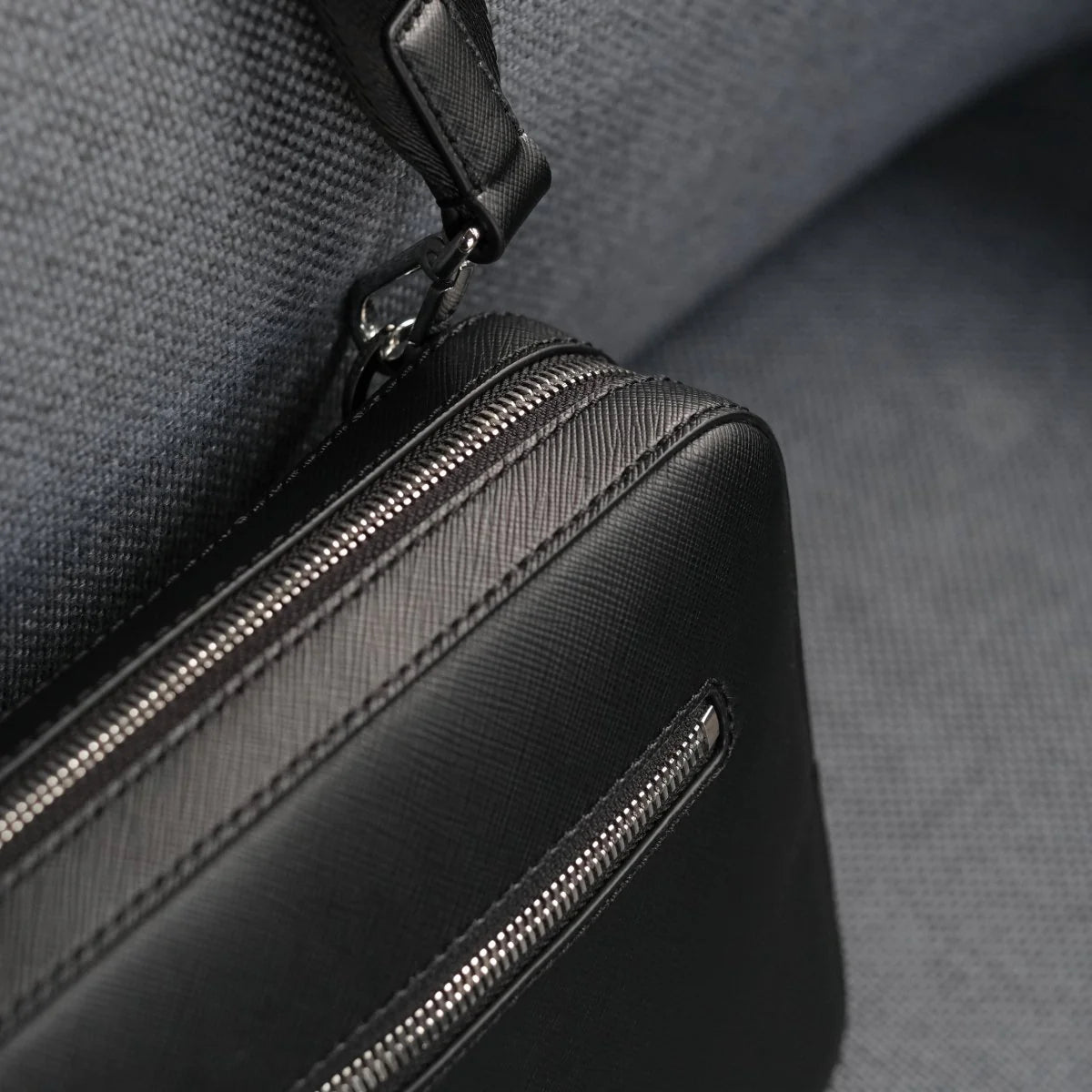 <受注生産：7月28日より順次発送予定>ITALIAN SAFFIANO LEATHER CROSSBODY BAG - aucentic