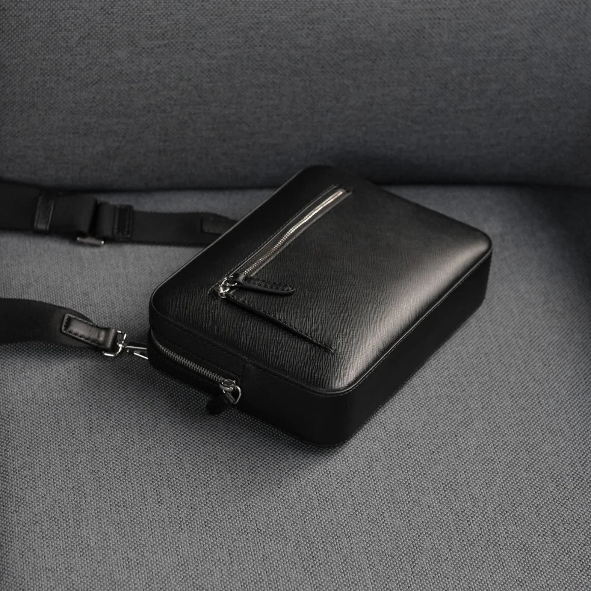 <受注生産：7月28日より順次発送予定>ITALIAN SAFFIANO LEATHER CROSSBODY BAG - aucentic