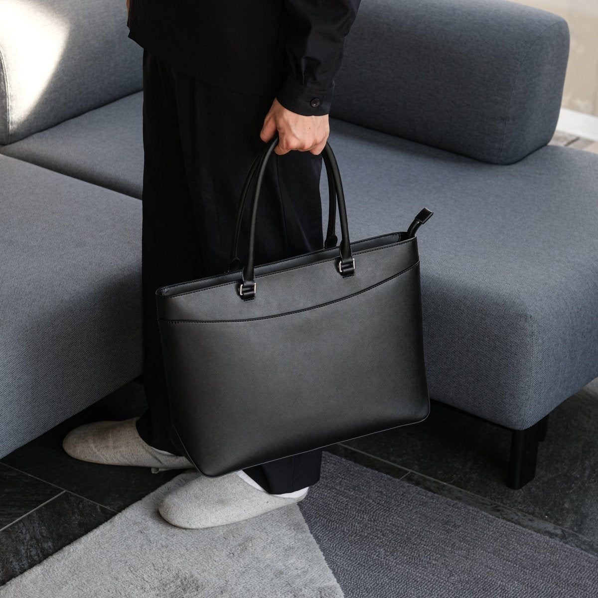 <受注生産：7月7日より順次発送予定>Italian Saffiano Vessel Tote (Black) - aucentic