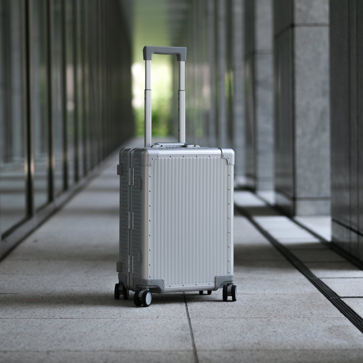 <受注生産 7月末より順次発送>Stripe Aluminum Suitcase(Silver) - aucentic
