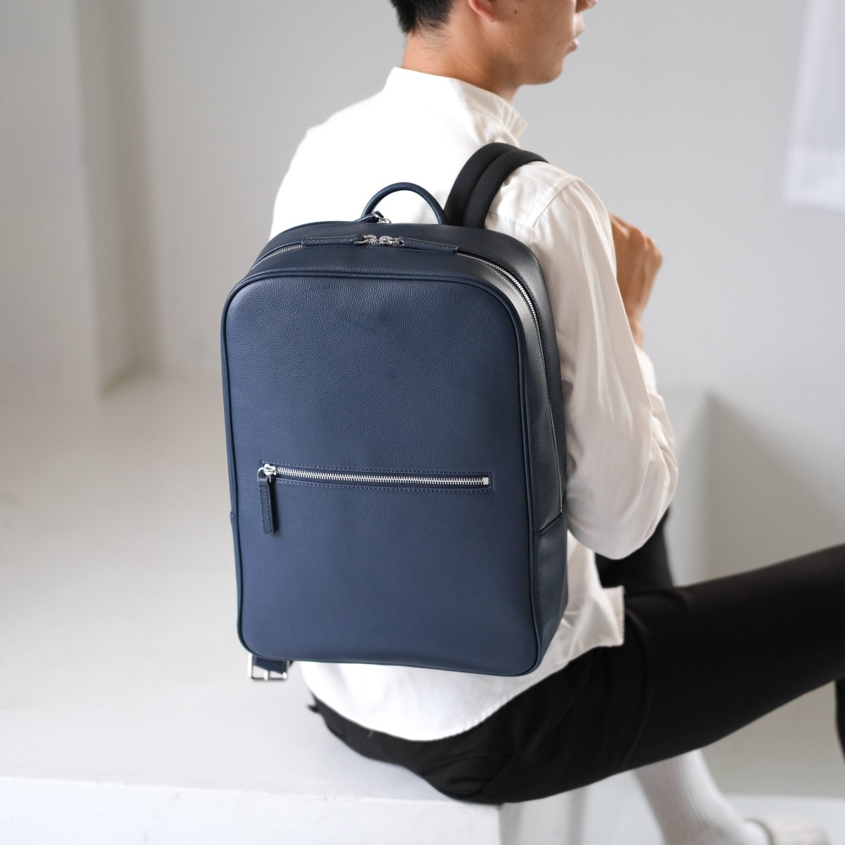 <受注生産：8月15日より順次発送予定>Full Grain Leather Backpack (Navy) - aucentic