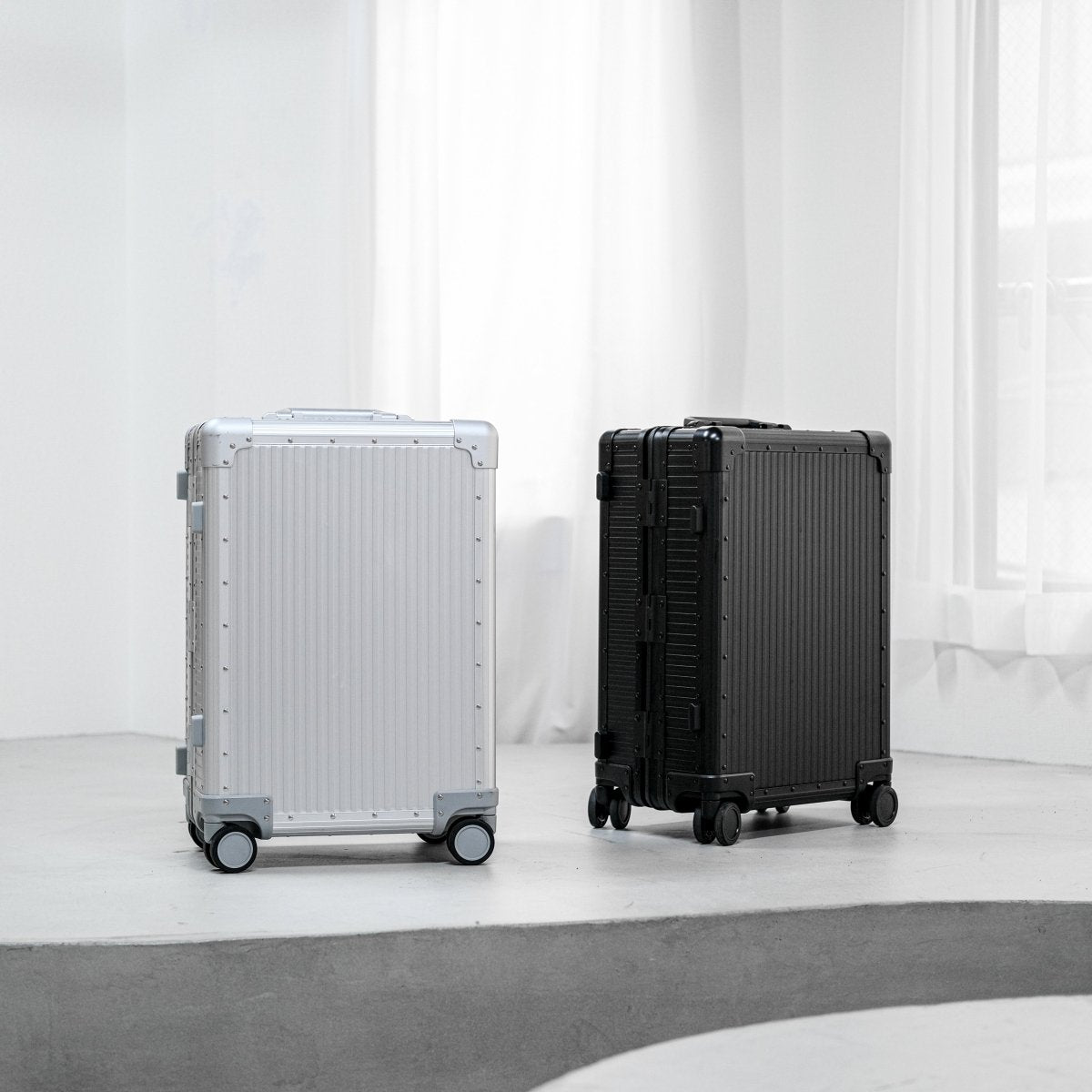 <受注生産 9月末より順次発送>Stripe Aluminum Suitcase(Black) - aucentic