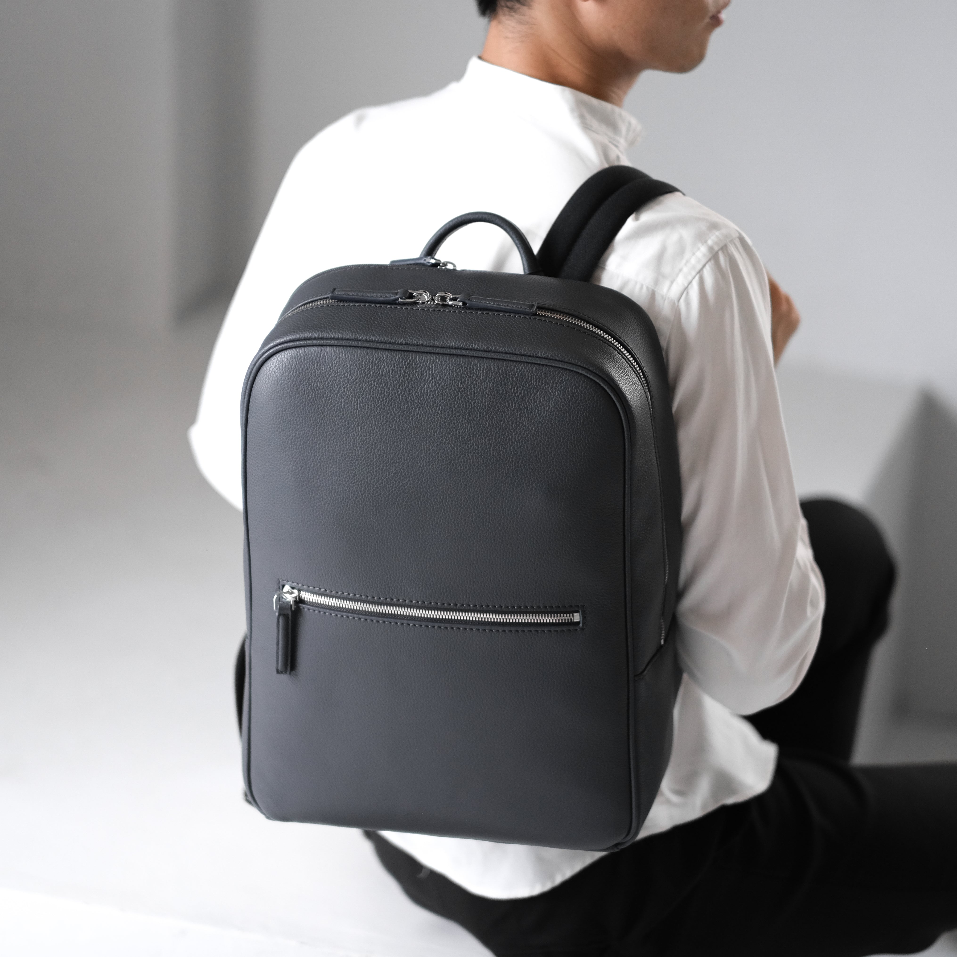 <受注生産：8月15日より順次発送予定>Full Grain Leather Backpack (Grey)