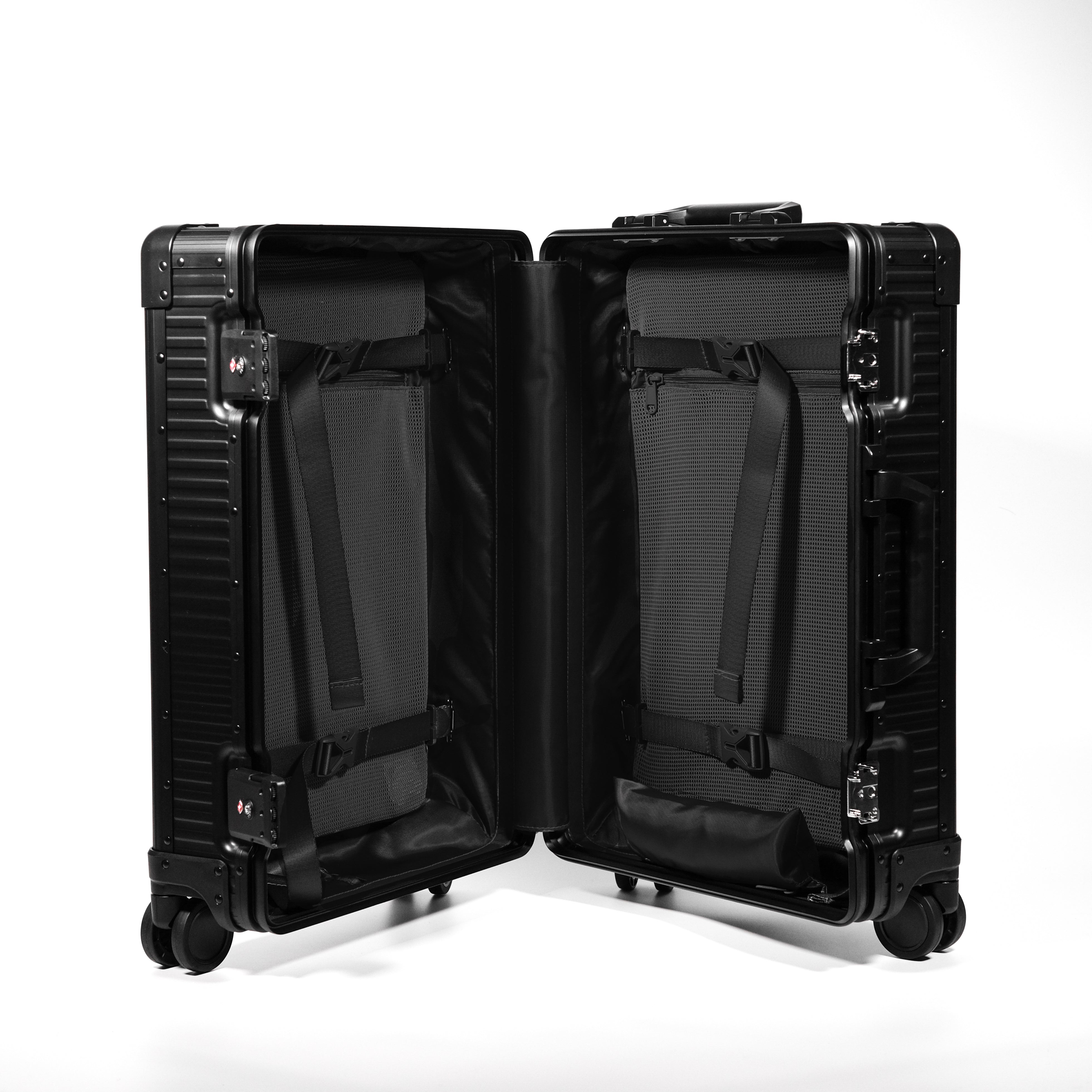 <7天内交货>Stripe Aluminium Suitcase(Black)