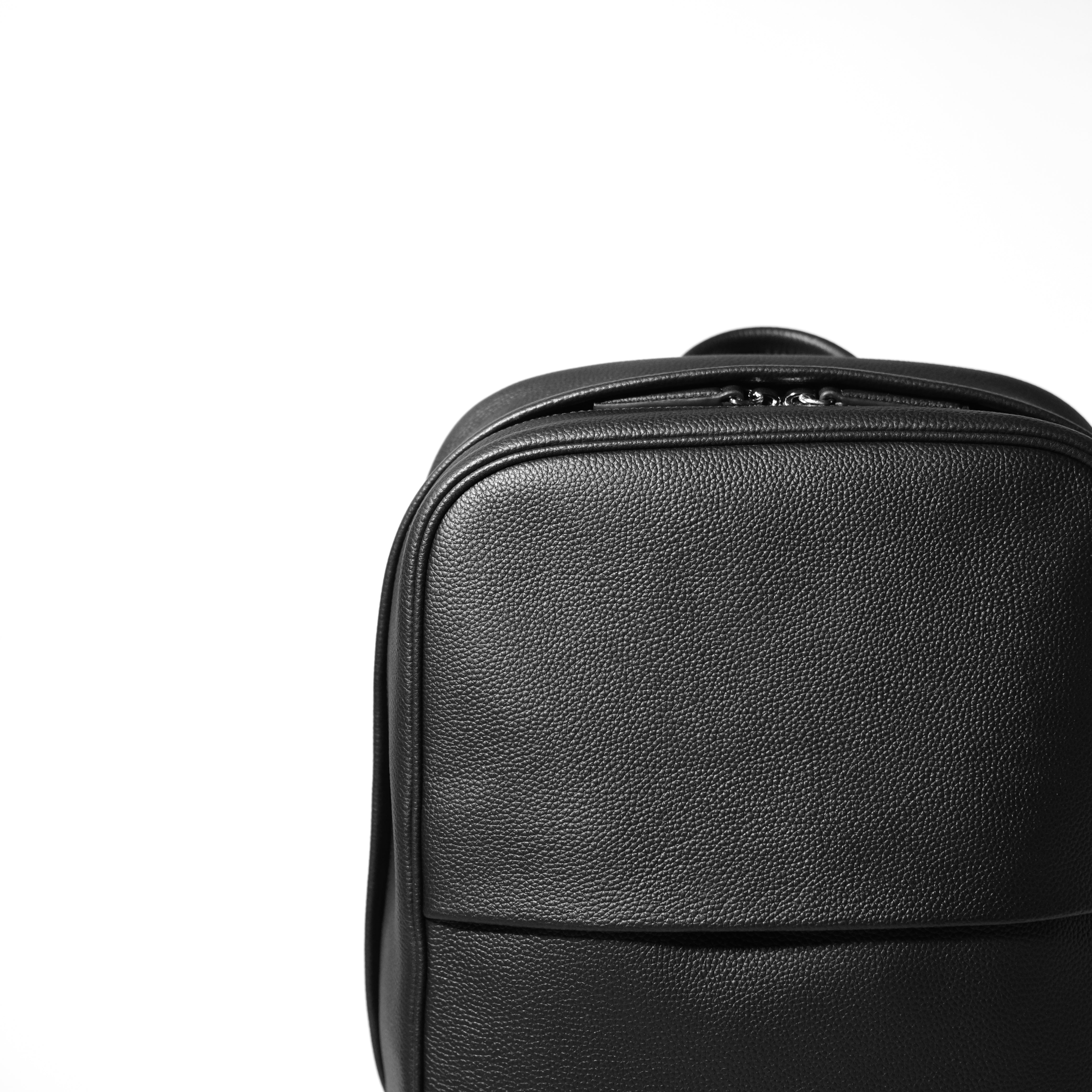 <tc>Full Grain Leather Backpack

</tc>