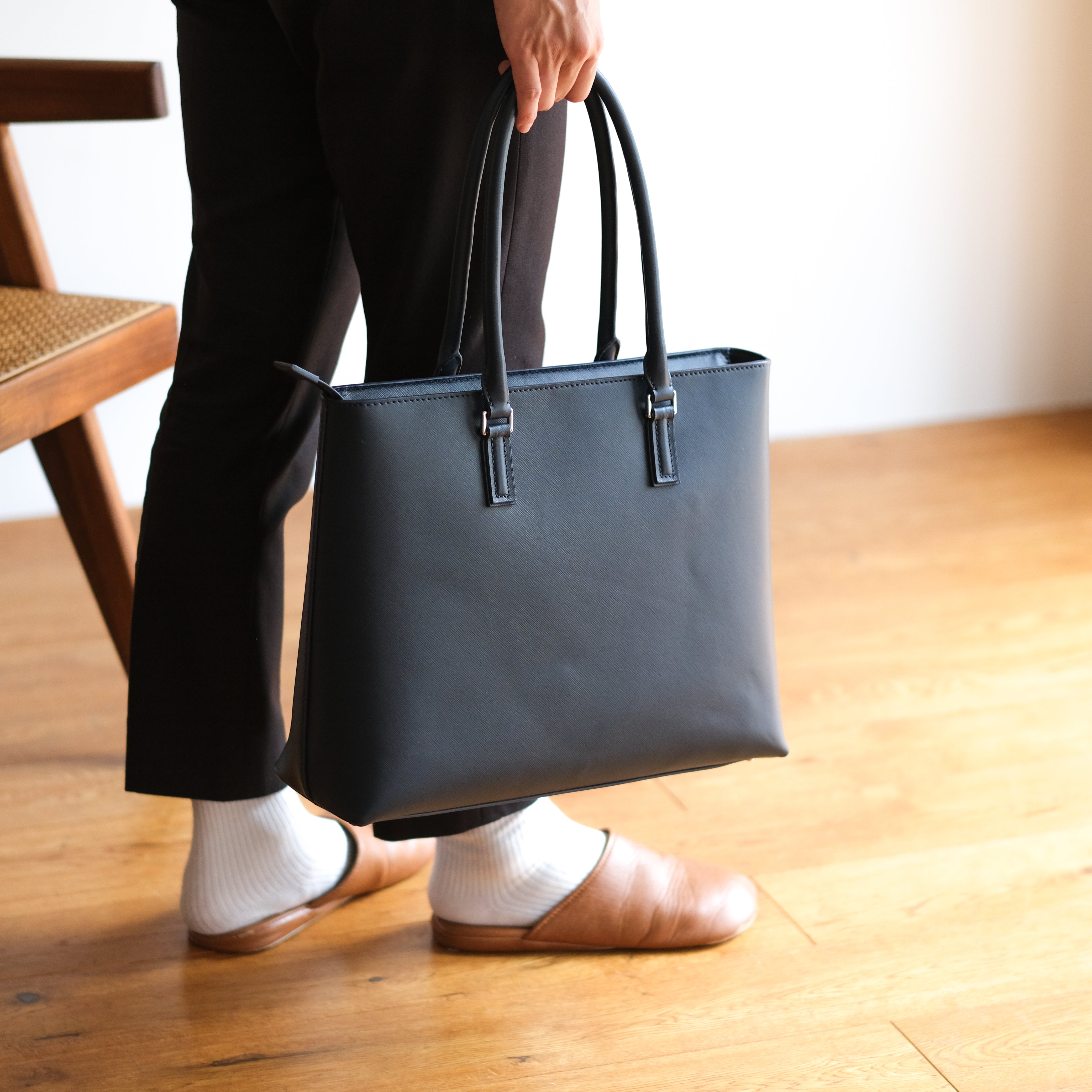 <受注生産：8月30日より順次発送予定>Italian Saffiano Leather Tote (Navy)