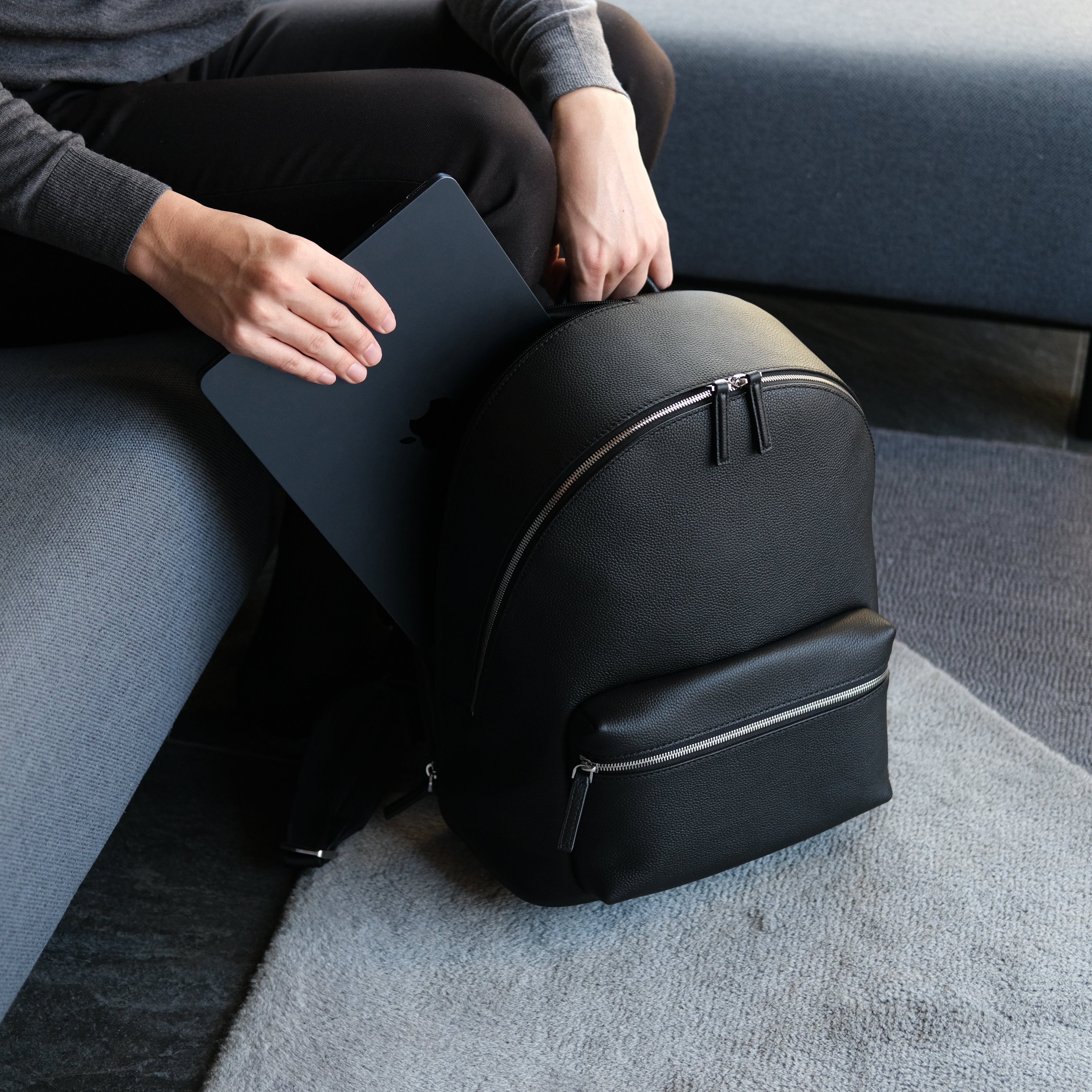 <受注生産：1月10日より順次発送>Full Grain Leather Round Backpack