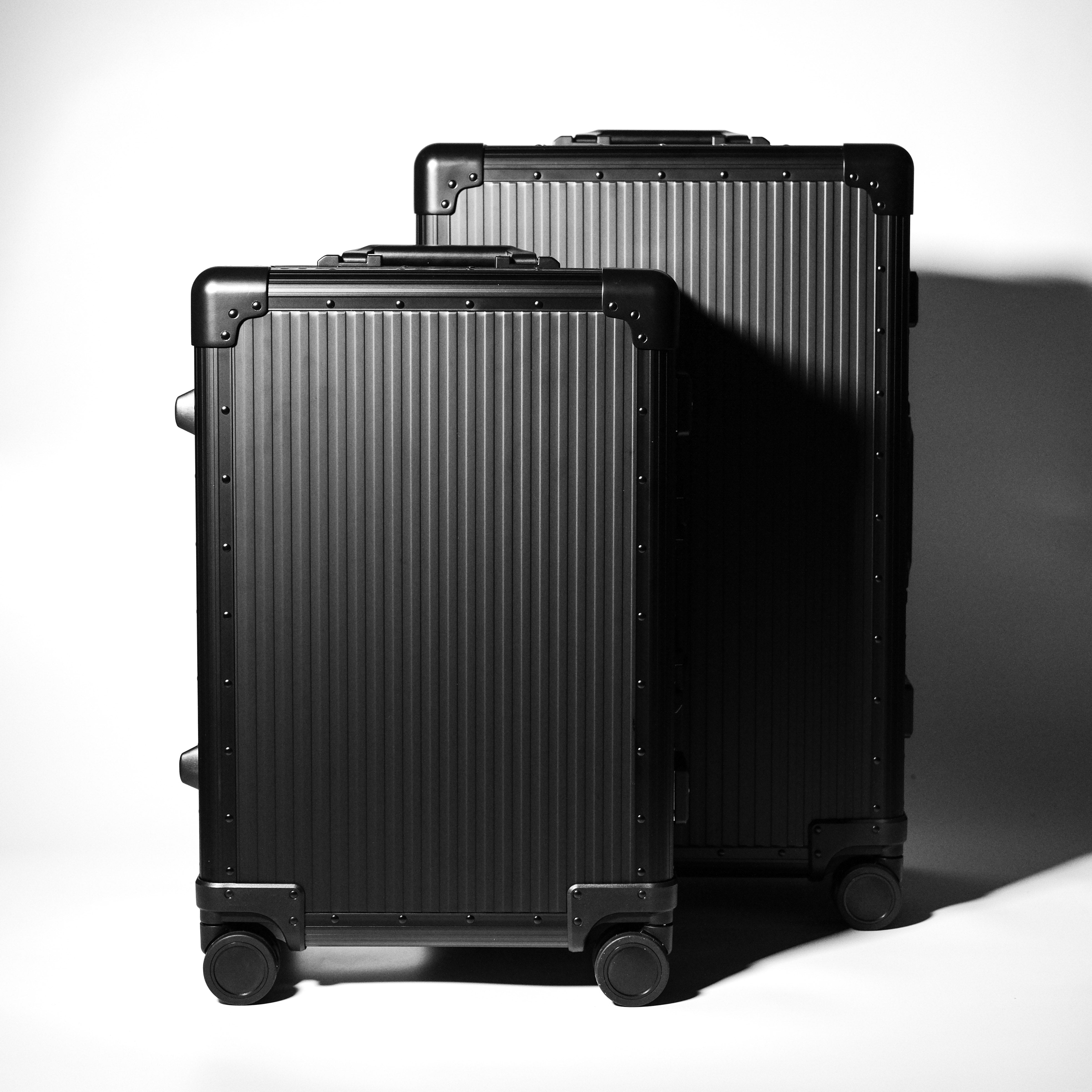 STRIPE ALUMINUM SUITCASE