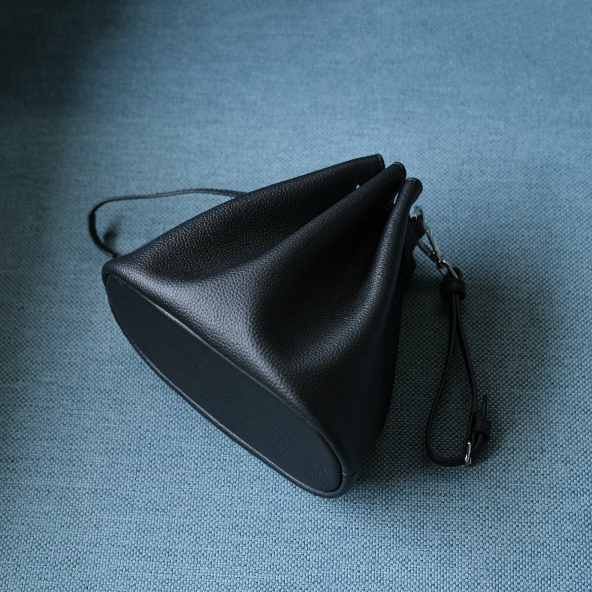 [Coming Soon] Italian Leather Drawstring Bag - aucentic