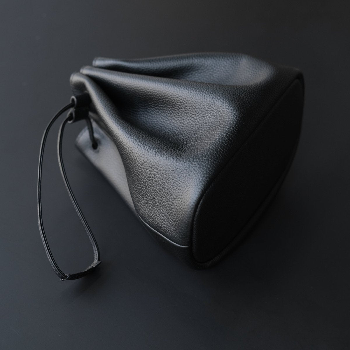 [Coming Soon] Italian Leather Drawstring Bag - aucentic