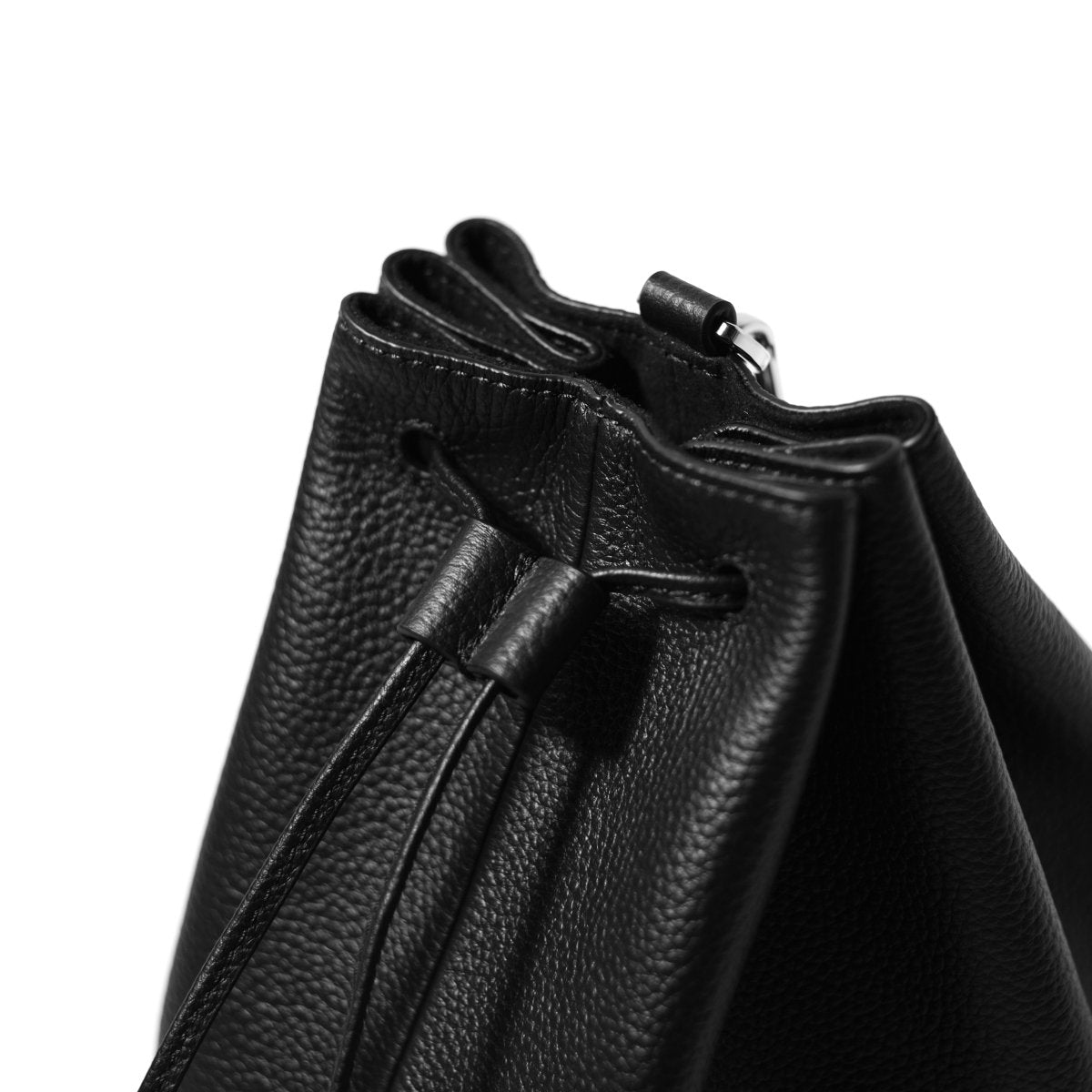 <Coming soon>Italian Leather Drawstring Bag - aucentic
