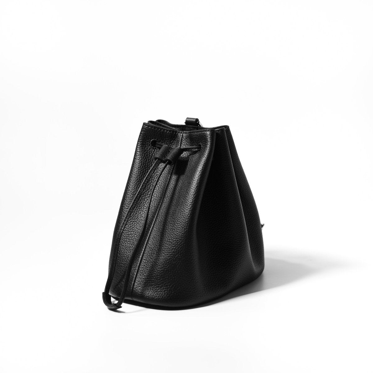 <Coming soon>Italian Leather Drawstring Bag - aucentic