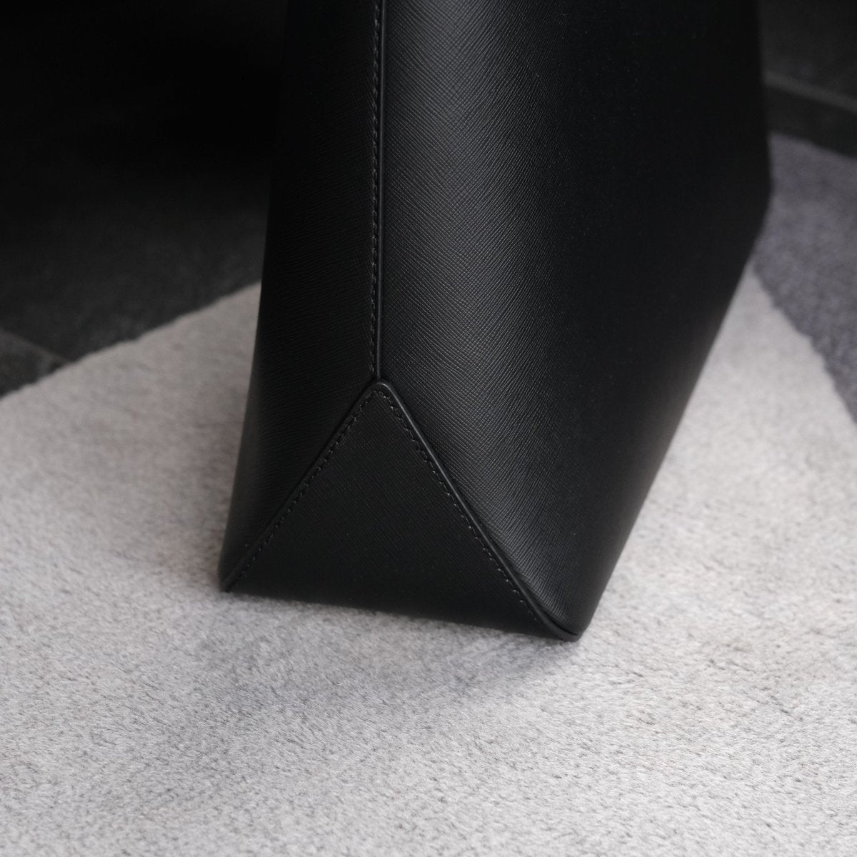 <coming soon>Italian Saffiano Leather Tote (Rigid - Black) - aucentic
