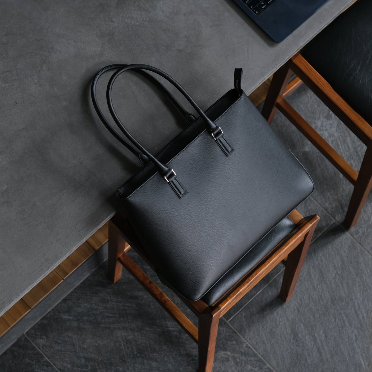 <coming soon>Italian Saffiano Leather Tote (Rigid - Black) - aucentic