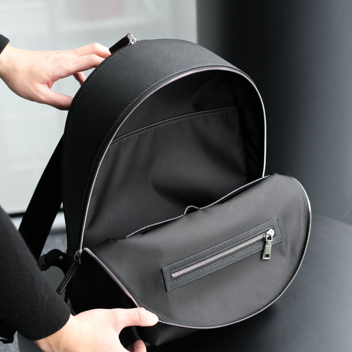 Full Grain Leather Round Backpack - aucentic