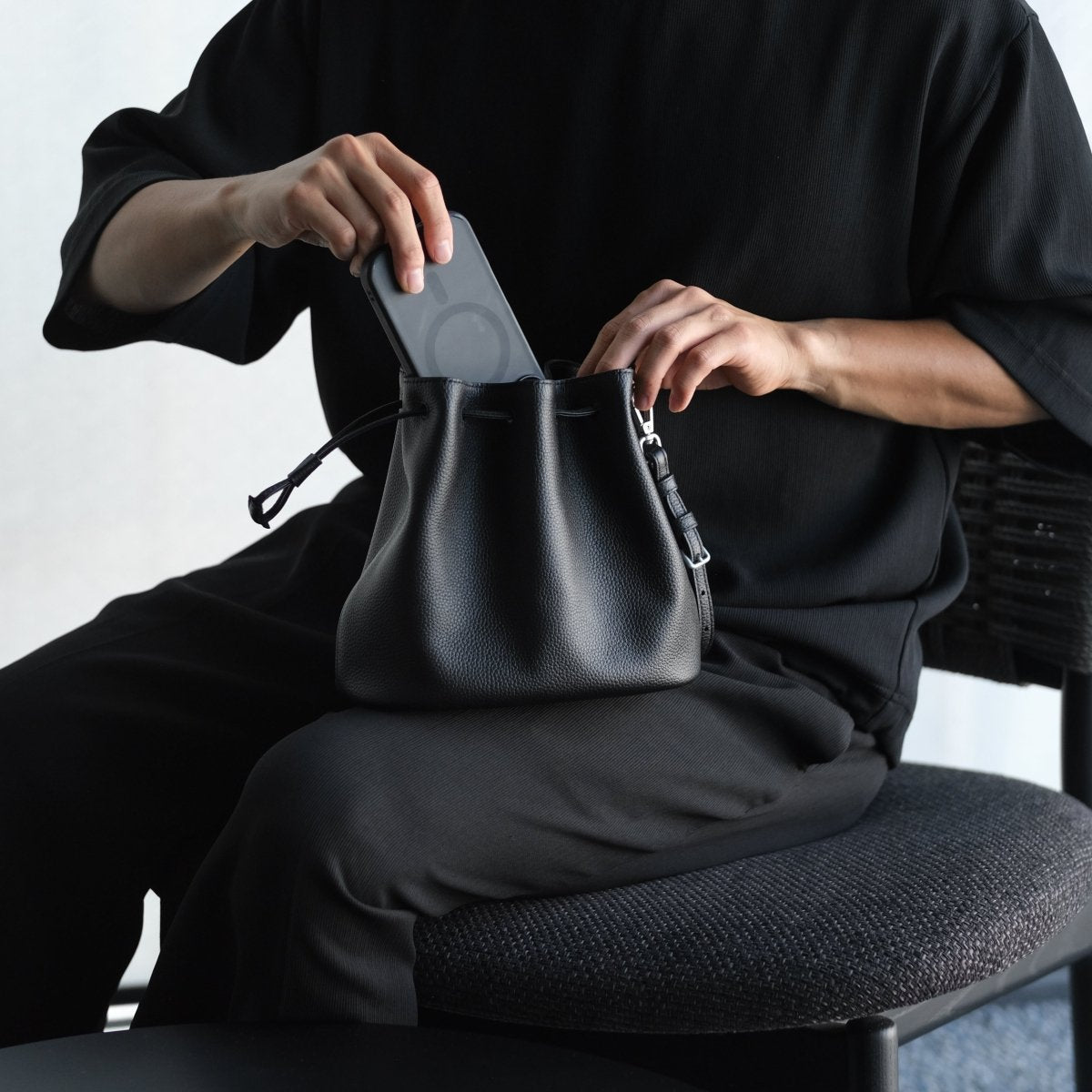 <受注生産>Italian Leather Drawstring Bag - aucentic