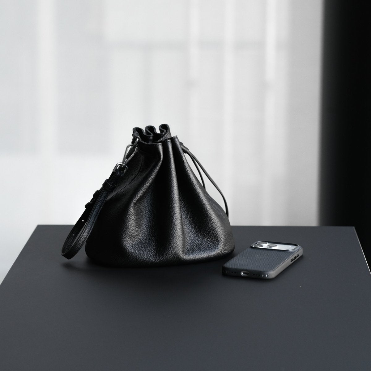 <受注生産>Italian Leather Drawstring Bag - aucentic