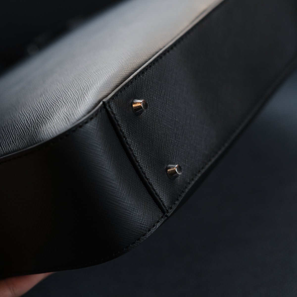 Italian Saffiano Leather Briefcase - aucentic