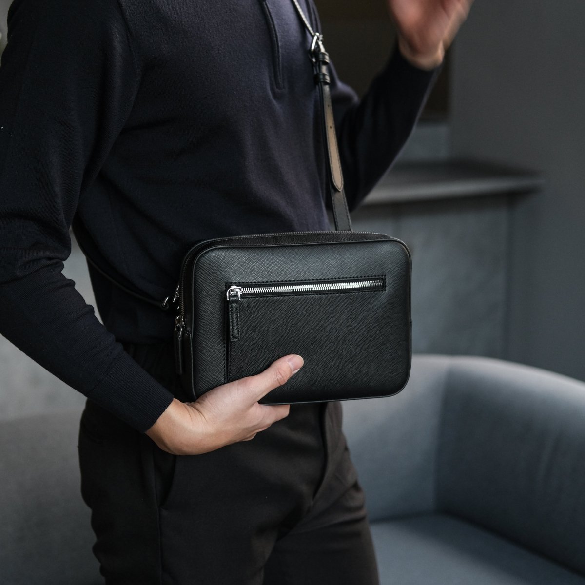 Italian Saffiano Leather Crossbody Bag (Black) - aucentic