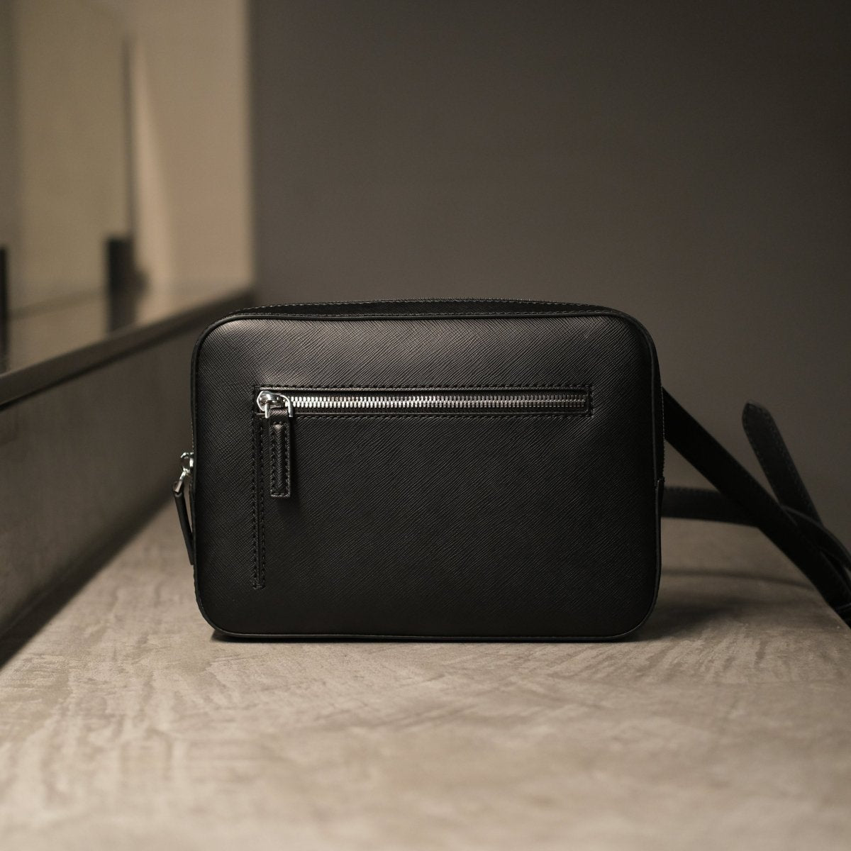 Italian Saffiano Leather Crossbody Bag (Black) - aucentic