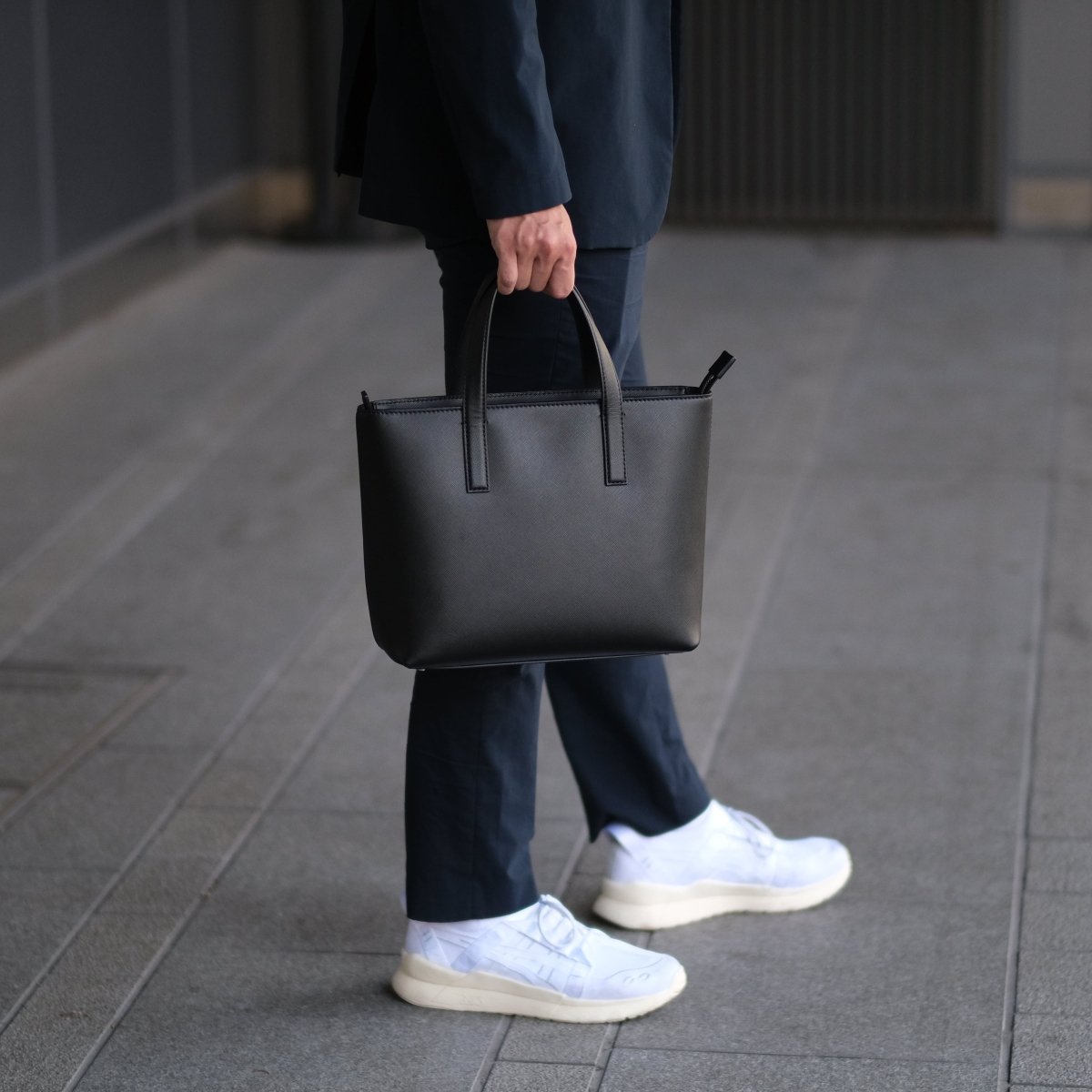 Italian Saffiano Leather Small Tote (Black) - aucentic