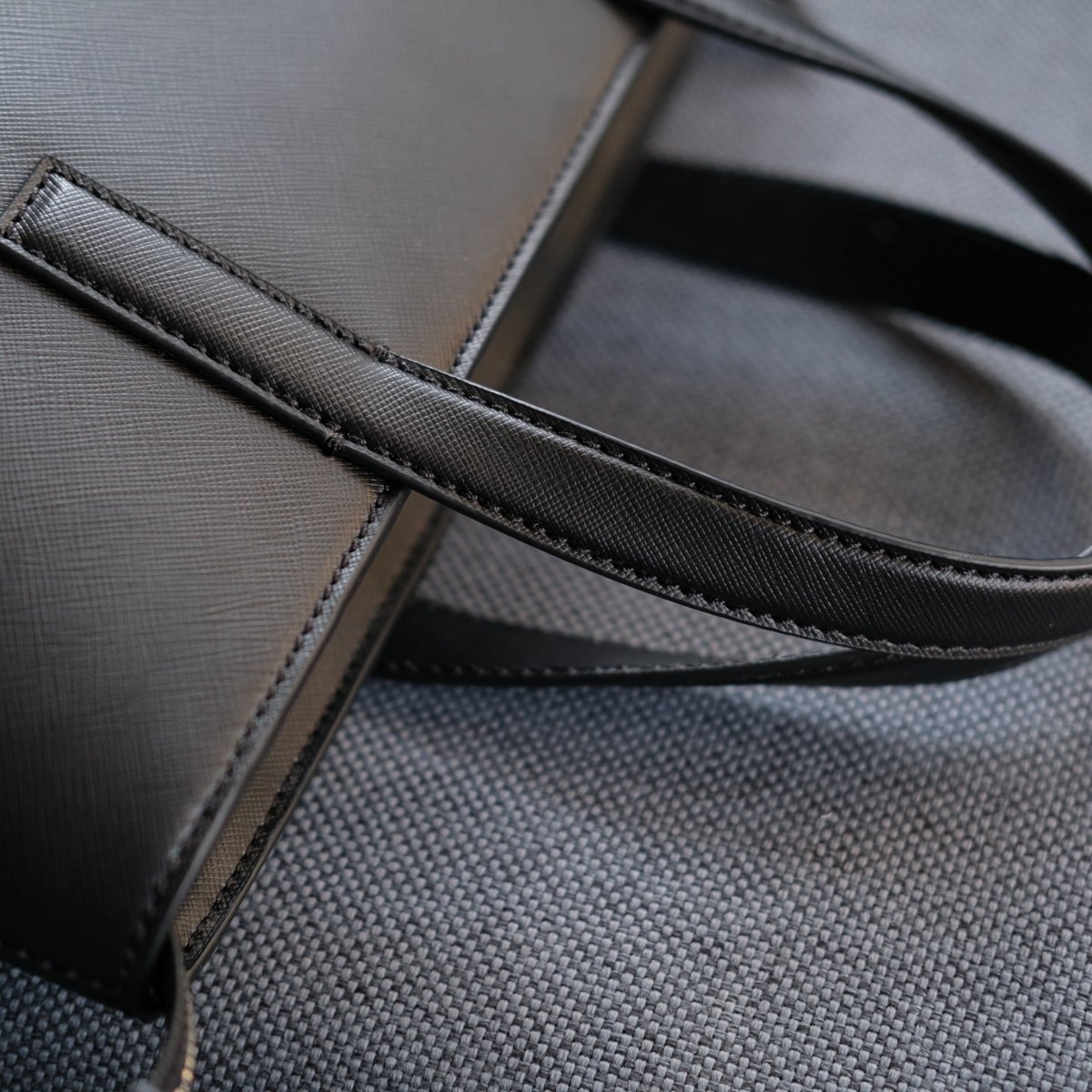 Italian Saffiano Leather Small Tote (Black) - aucentic