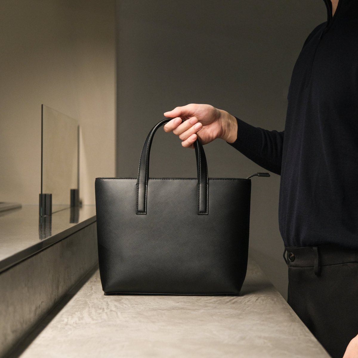 Italian Saffiano Leather Small Tote (Black) - aucentic