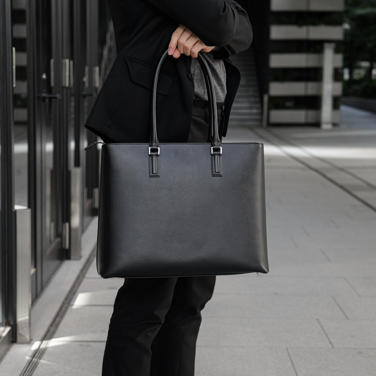 Italian Saffiano Leather Tote (Black) - aucentic