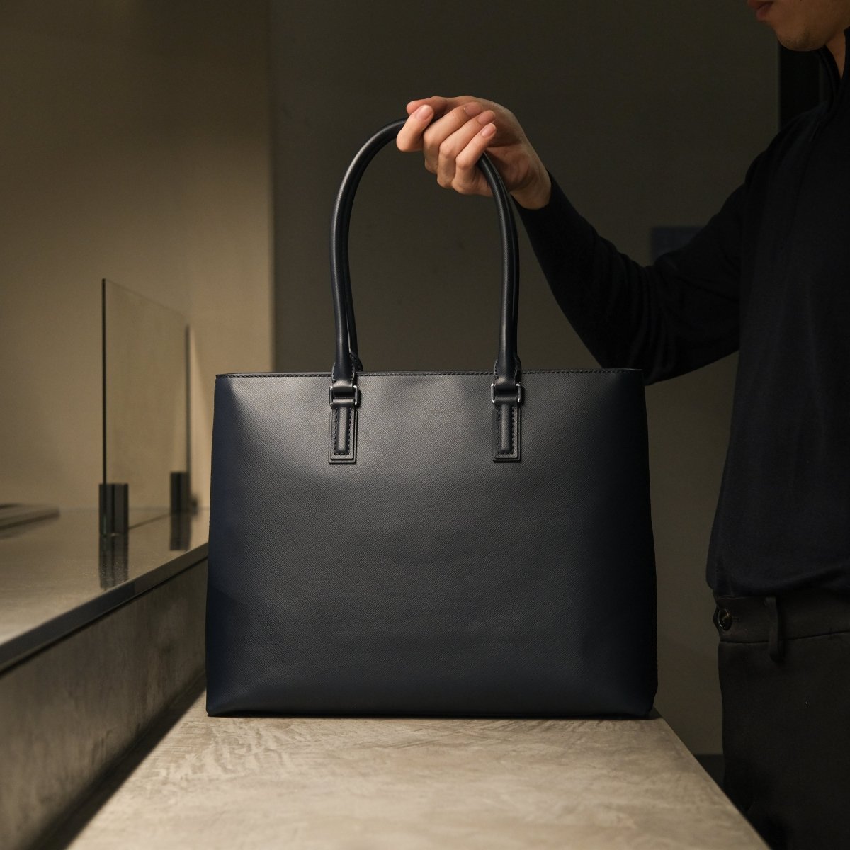 Italian Saffiano Leather Tote (Navy) - aucentic