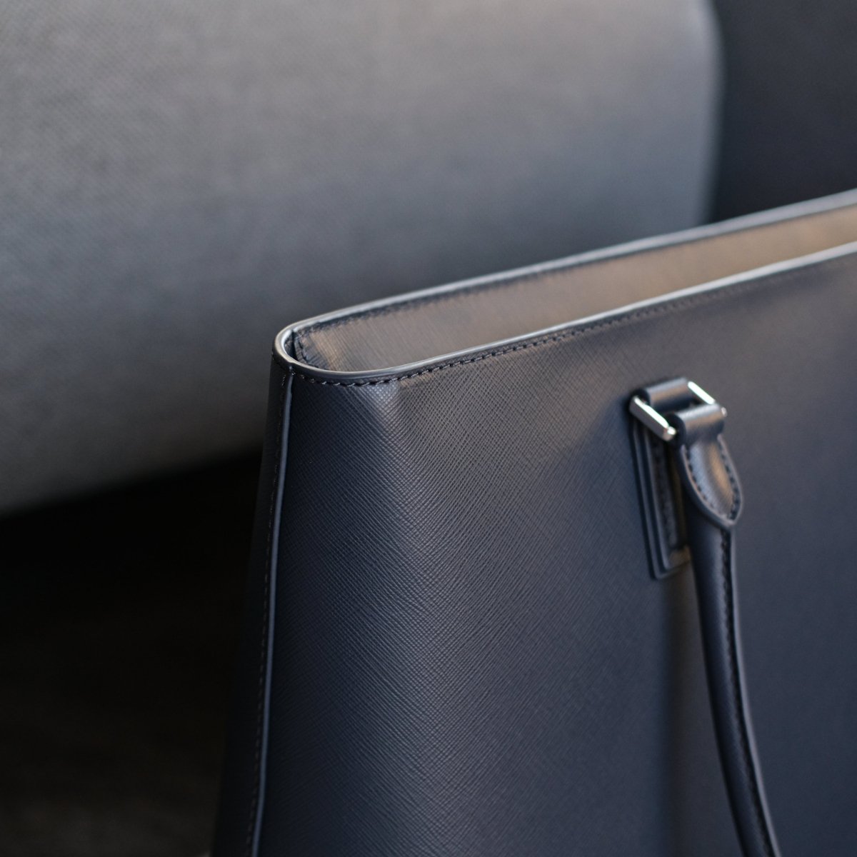 Italian Saffiano Leather Tote (Navy) - aucentic