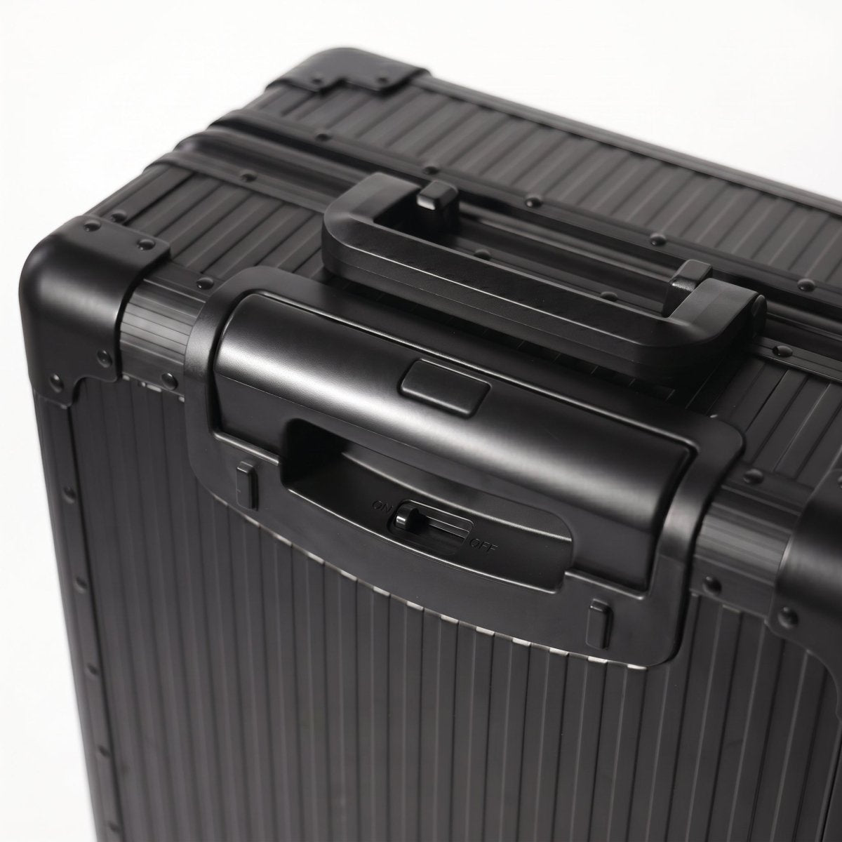<受注生産>Stripe Aluminum Suitcase(Black) Op.13 - Stopper System - aucentic