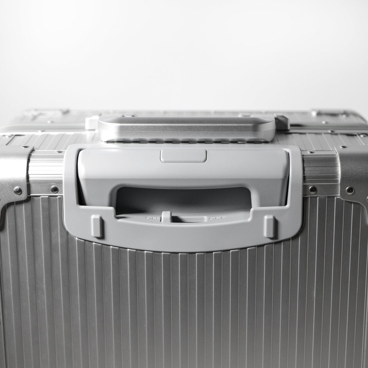 <受注生産>Stripe Aluminum Suitcase(Silver) Op.13 - Stopper System - aucentic