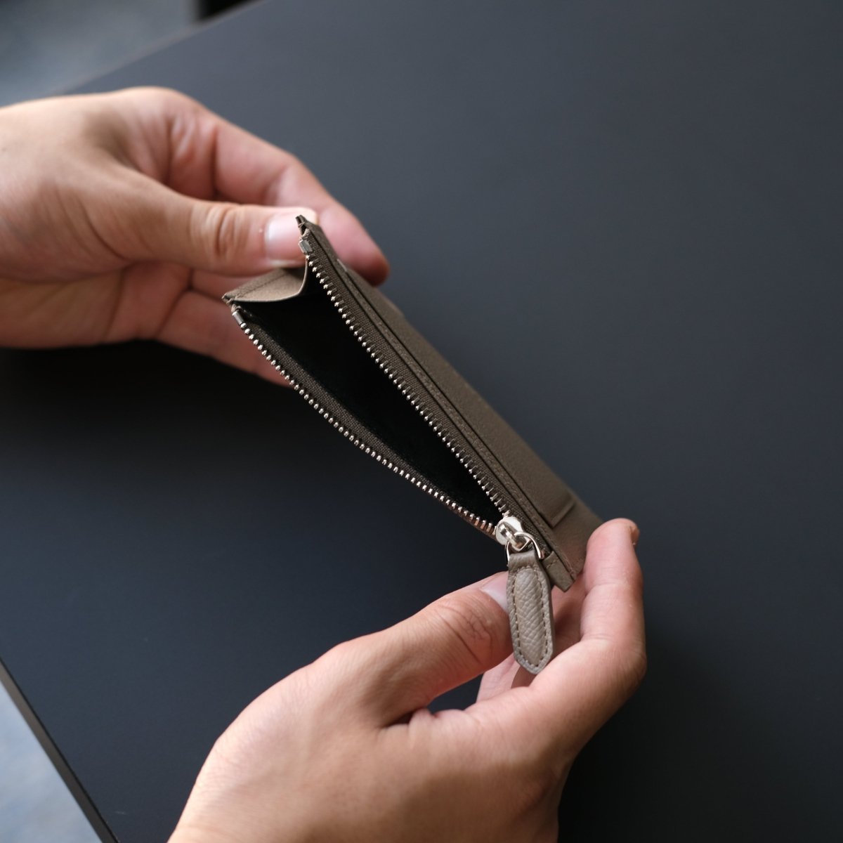 Waprolux-Essential Fragment Case (TAUPE) - aucentic